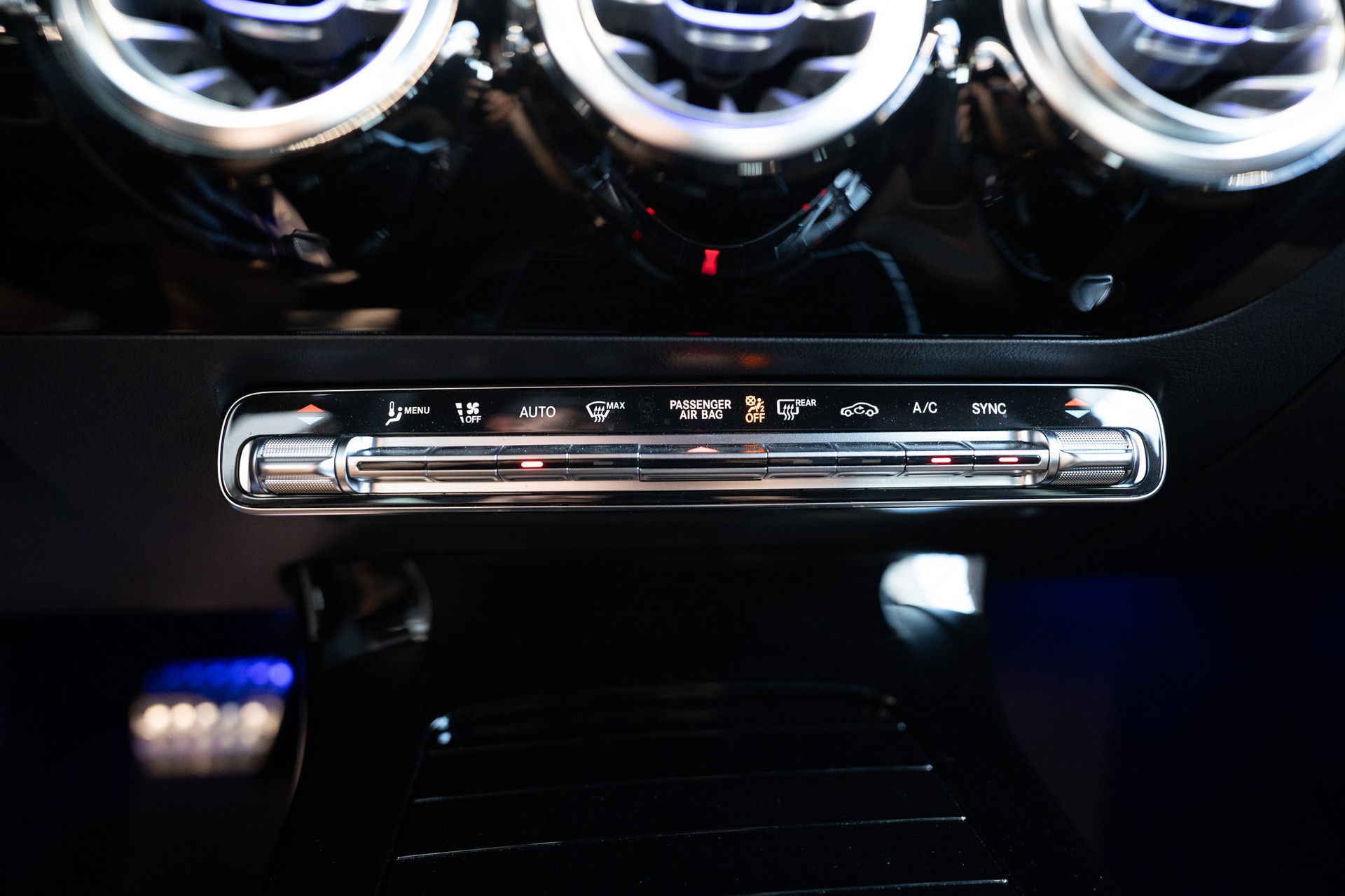 MERCEDES-BENZ CLA 200 AMG Line / Facelift / Rückfahrkamera / Ambientebeleuchtung-image-23