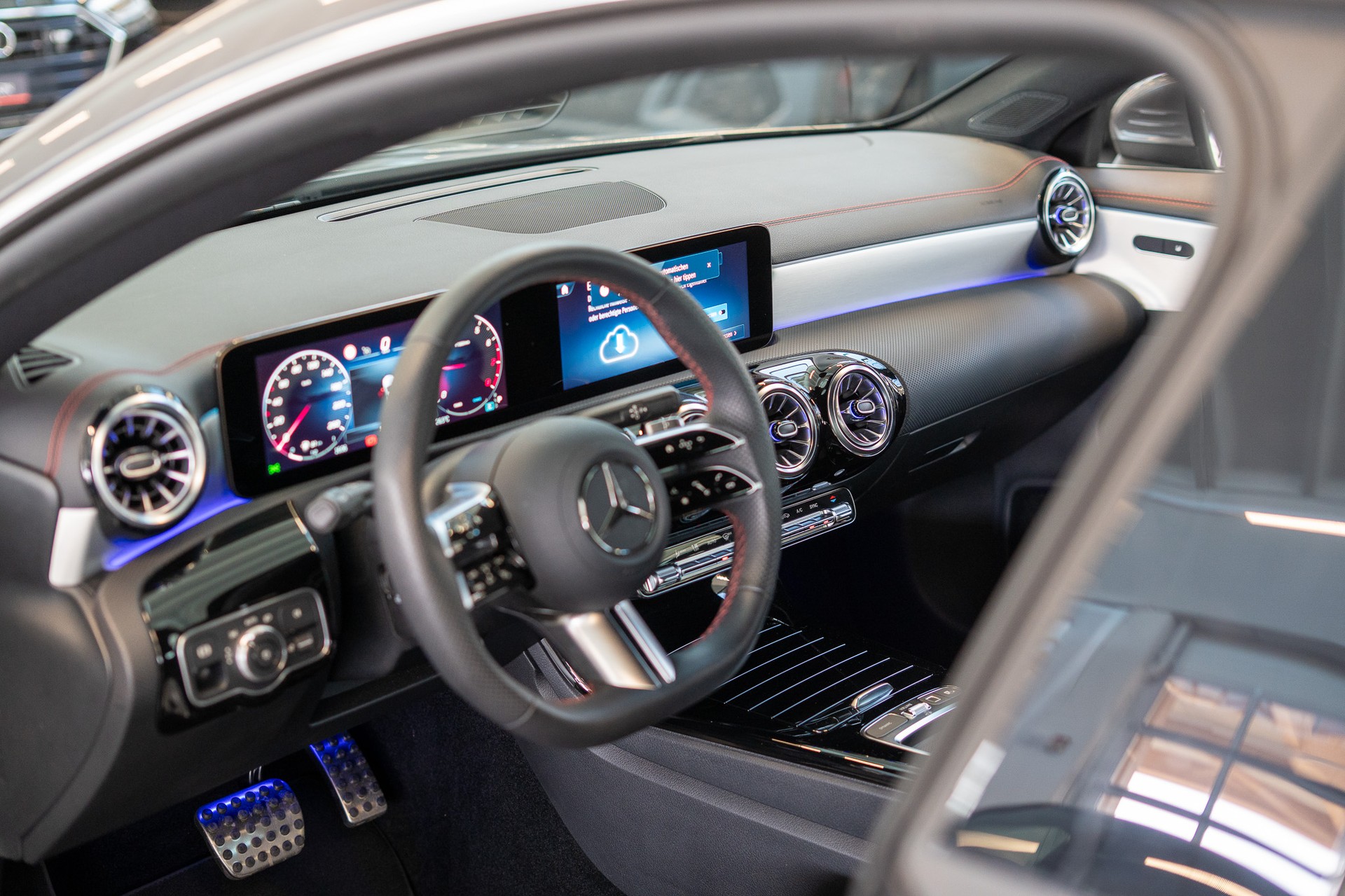 MERCEDES-BENZ CLA 200 AMG Line / Facelift / Rückfahrkamera / Ambientebeleuchtung-image-9