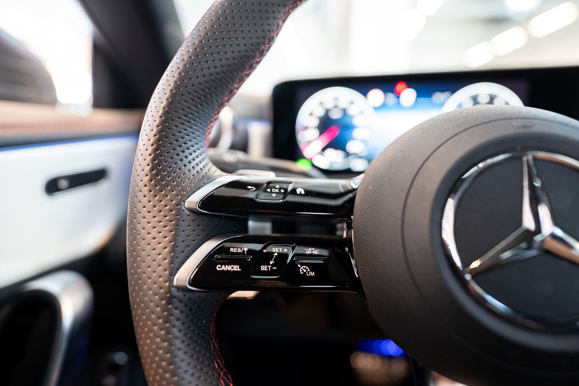 MERCEDES-BENZ CLA 200 AMG Line / Facelift / Rückfahrkamera / Ambientebeleuchtung-image-19