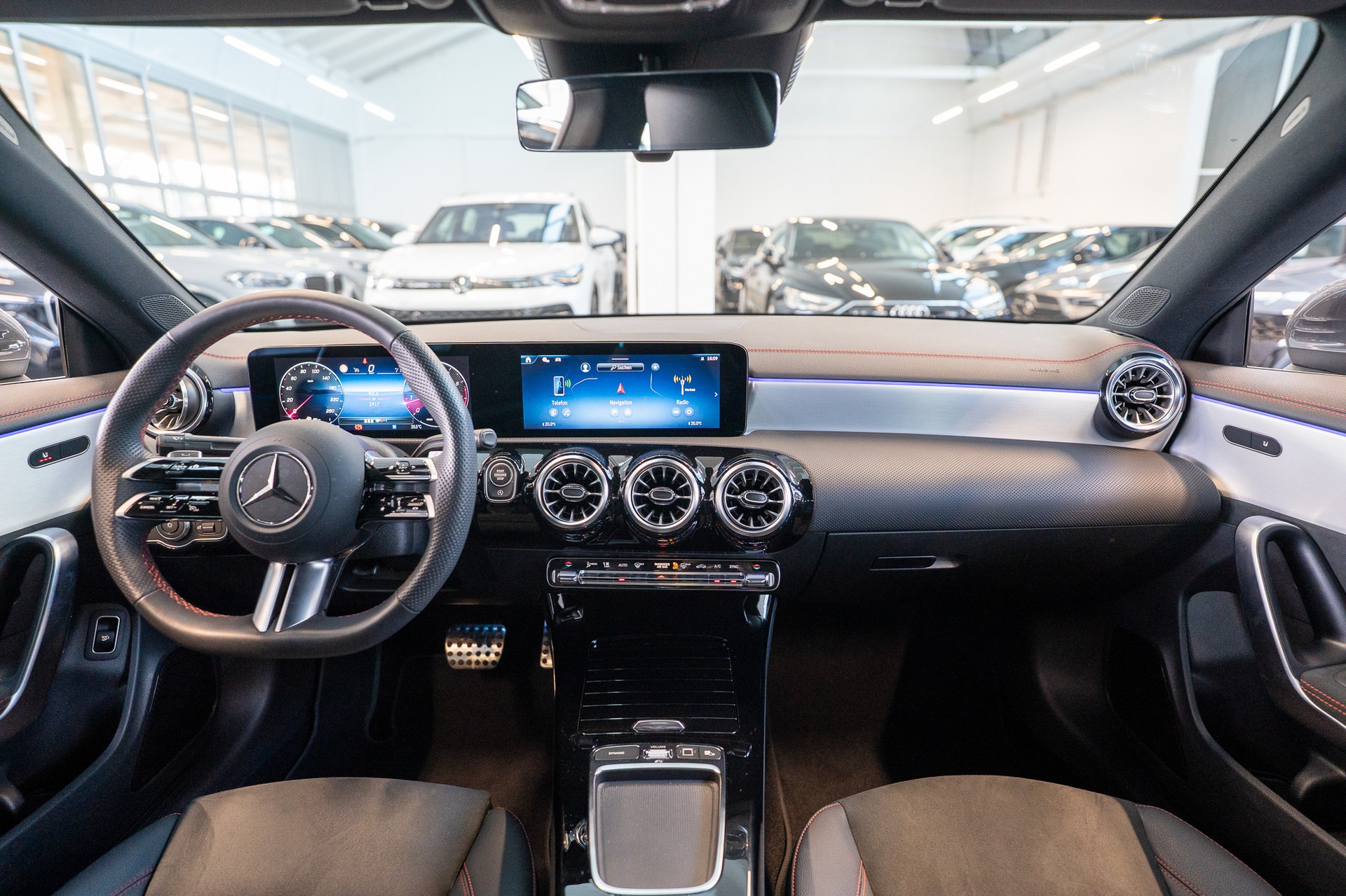 MERCEDES-BENZ CLA 200 AMG Line / Facelift / Rückfahrkamera / Ambientebeleuchtung-image-17