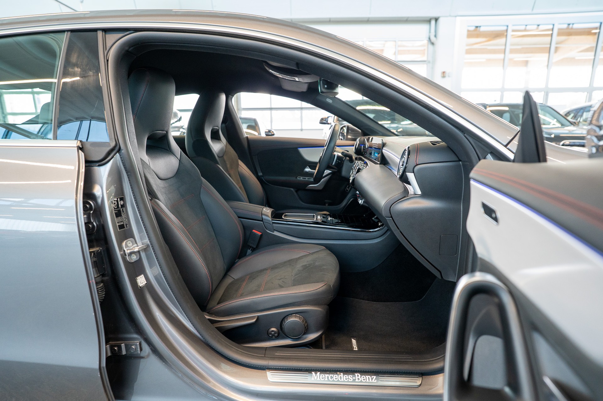 MERCEDES-BENZ CLA 200 AMG Line / Facelift / Rückfahrkamera / Ambientebeleuchtung-image-14