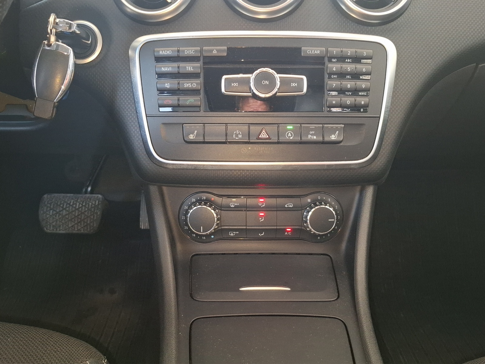 MERCEDES-BENZ A 220 Urban 4Matic 7G-DCT // 8-fach Aluminiumbereift-image-12