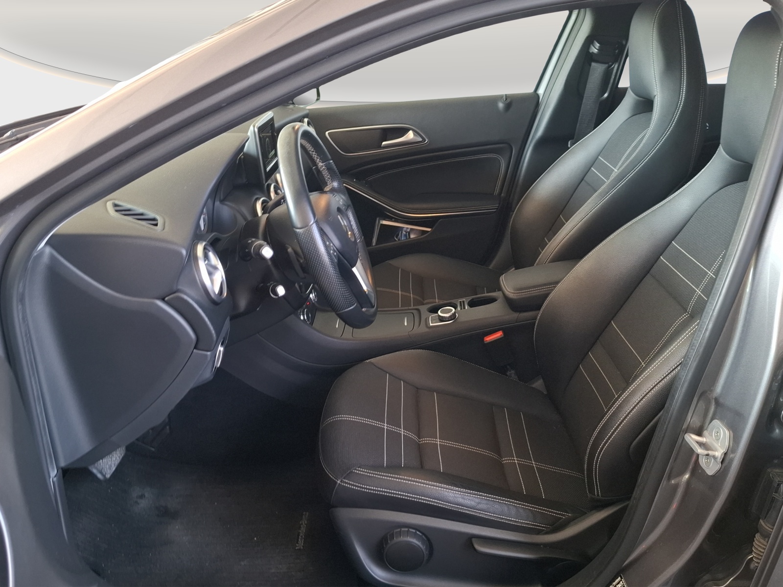 MERCEDES-BENZ A 220 Urban 4Matic 7G-DCT // 8-fach Aluminiumbereift-image-8