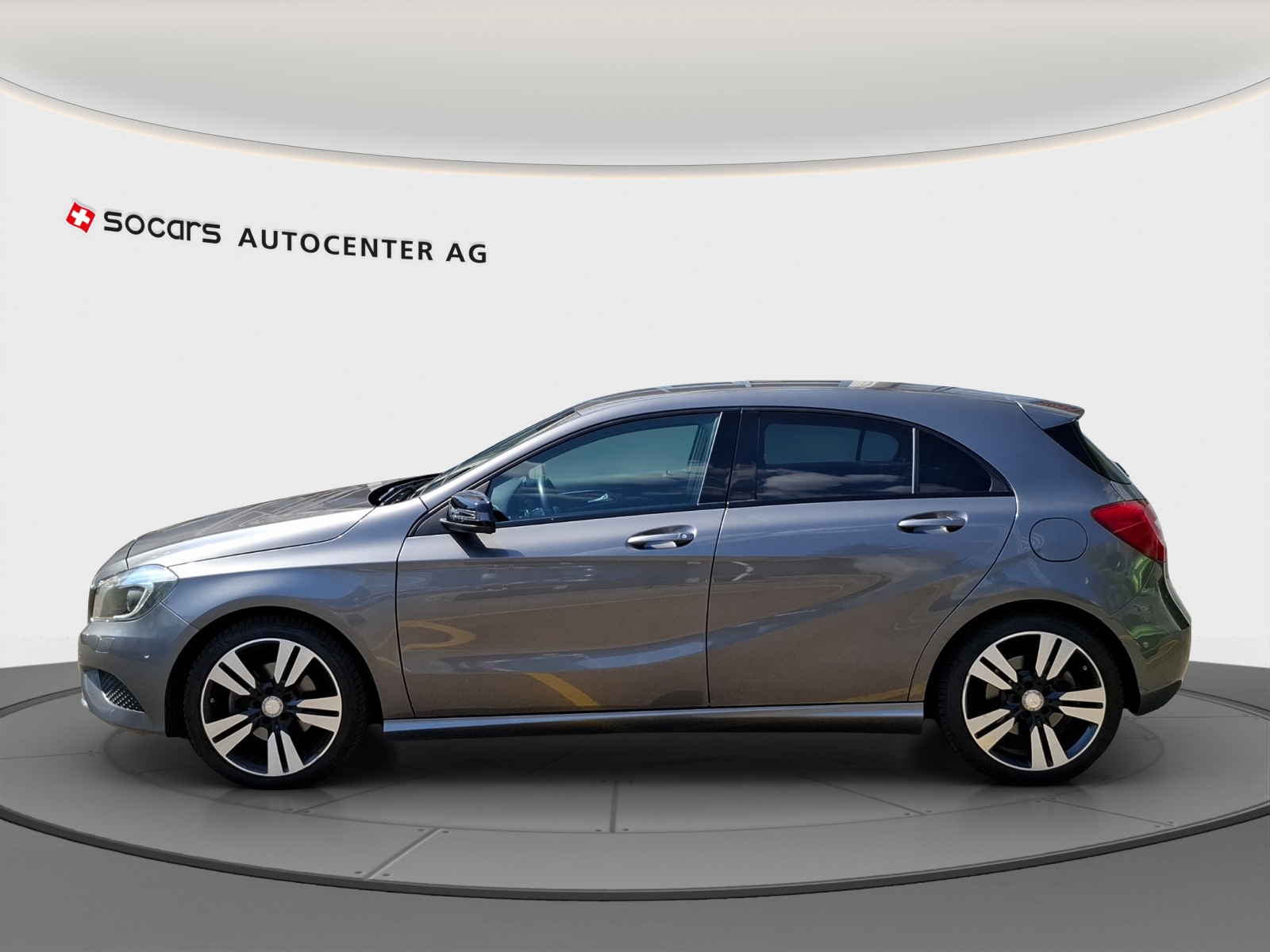 MERCEDES-BENZ A 220 Urban 4Matic 7G-DCT // 8-fach Aluminiumbereift-image-5