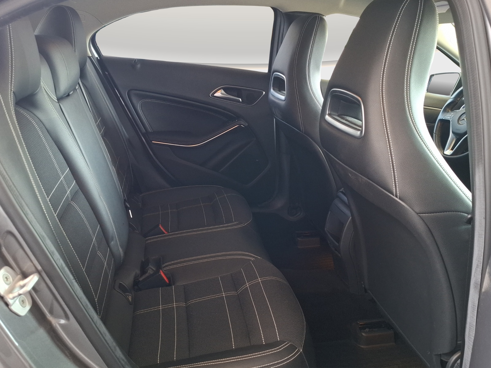 MERCEDES-BENZ A 220 Urban 4Matic 7G-DCT // 8-fach Aluminiumbereift-image-10