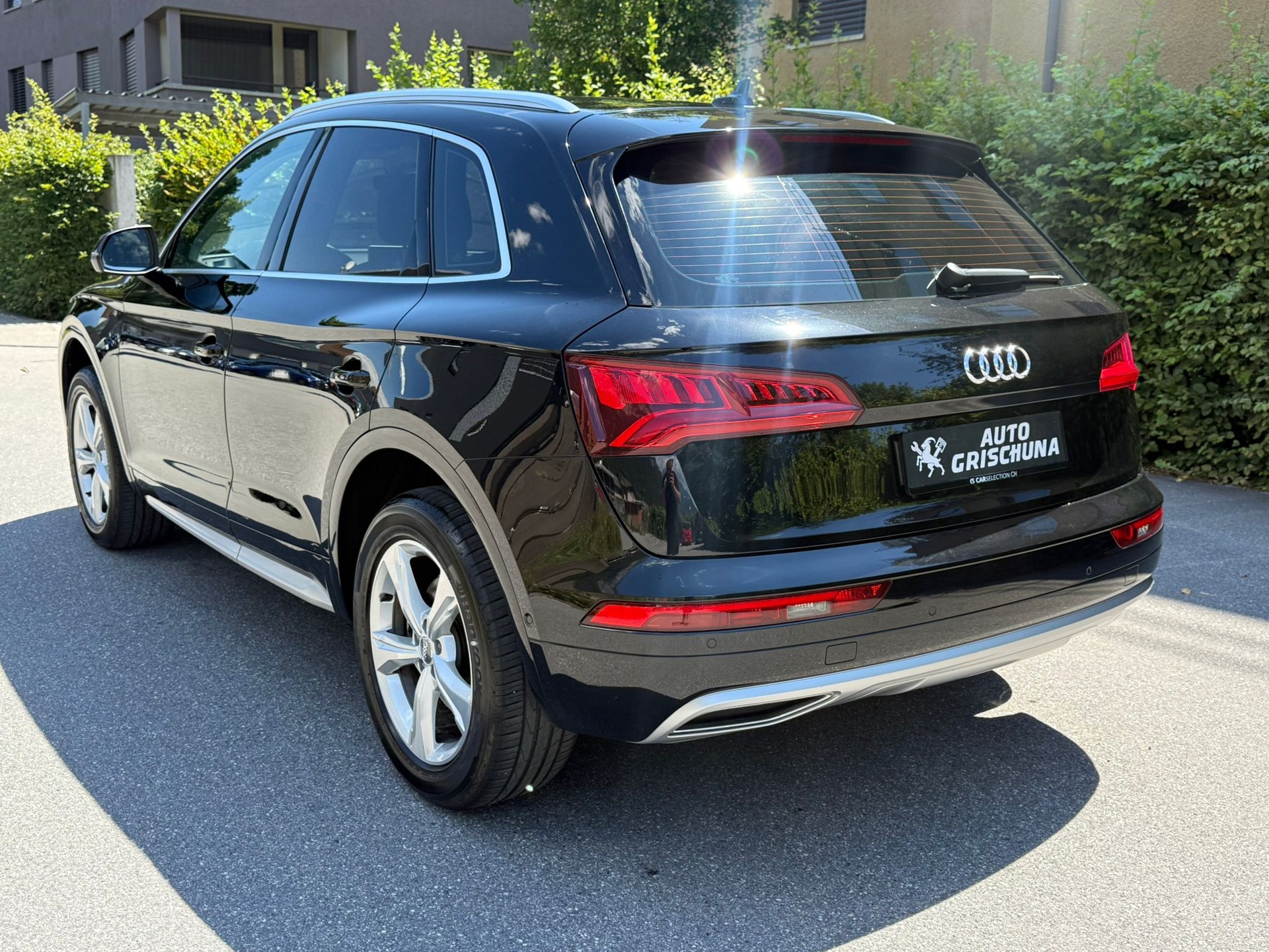 AUDI Q5 2.0 TDI quattro S-tronic-image-1