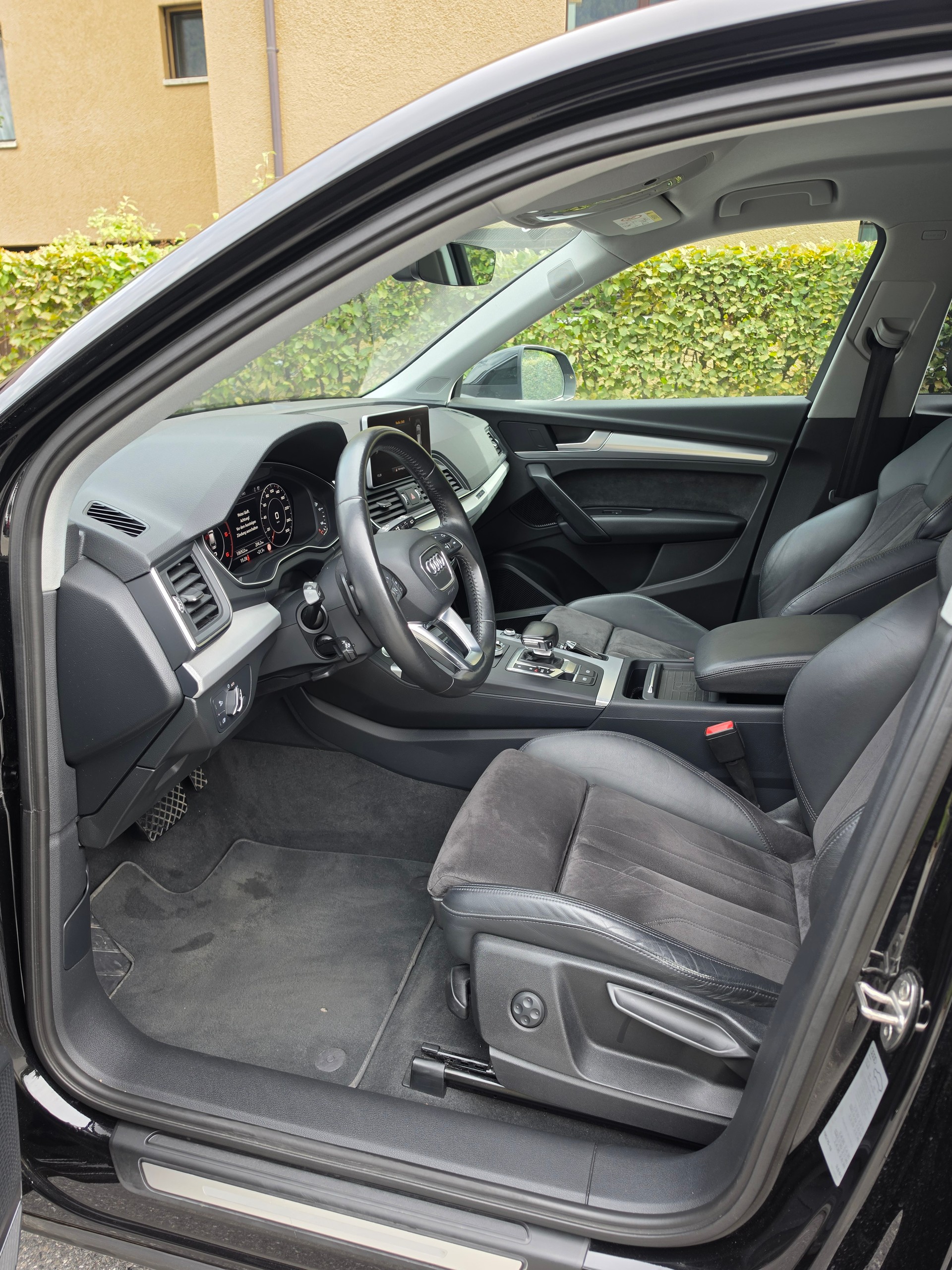 AUDI Q5 2.0 TDI quattro S-tronic-image-9