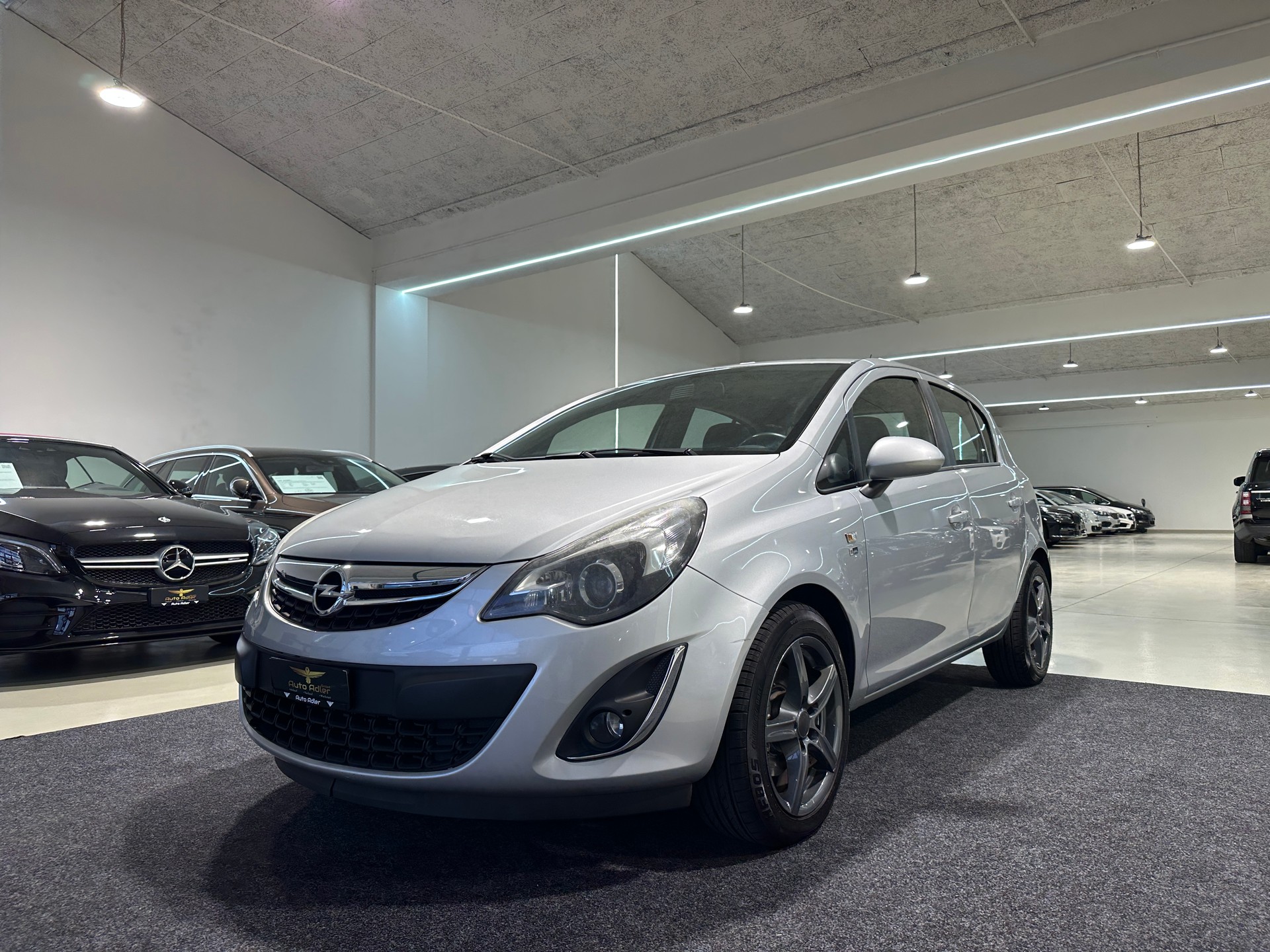 OPEL Corsa 1.4 Turbo Anniversary Edition-showroom-element-2