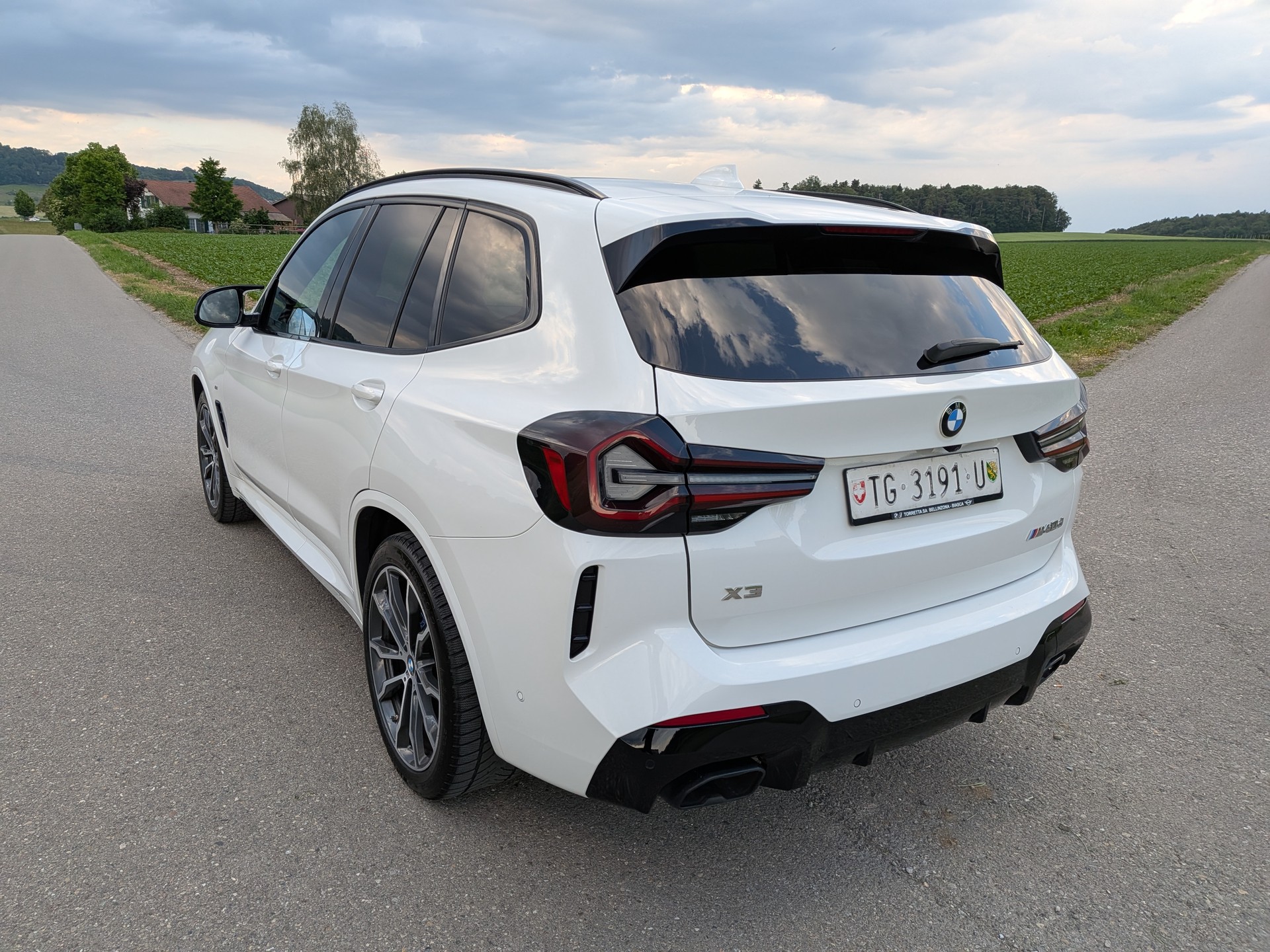 BMW xDrive 48V M40d Steptronic-image-9