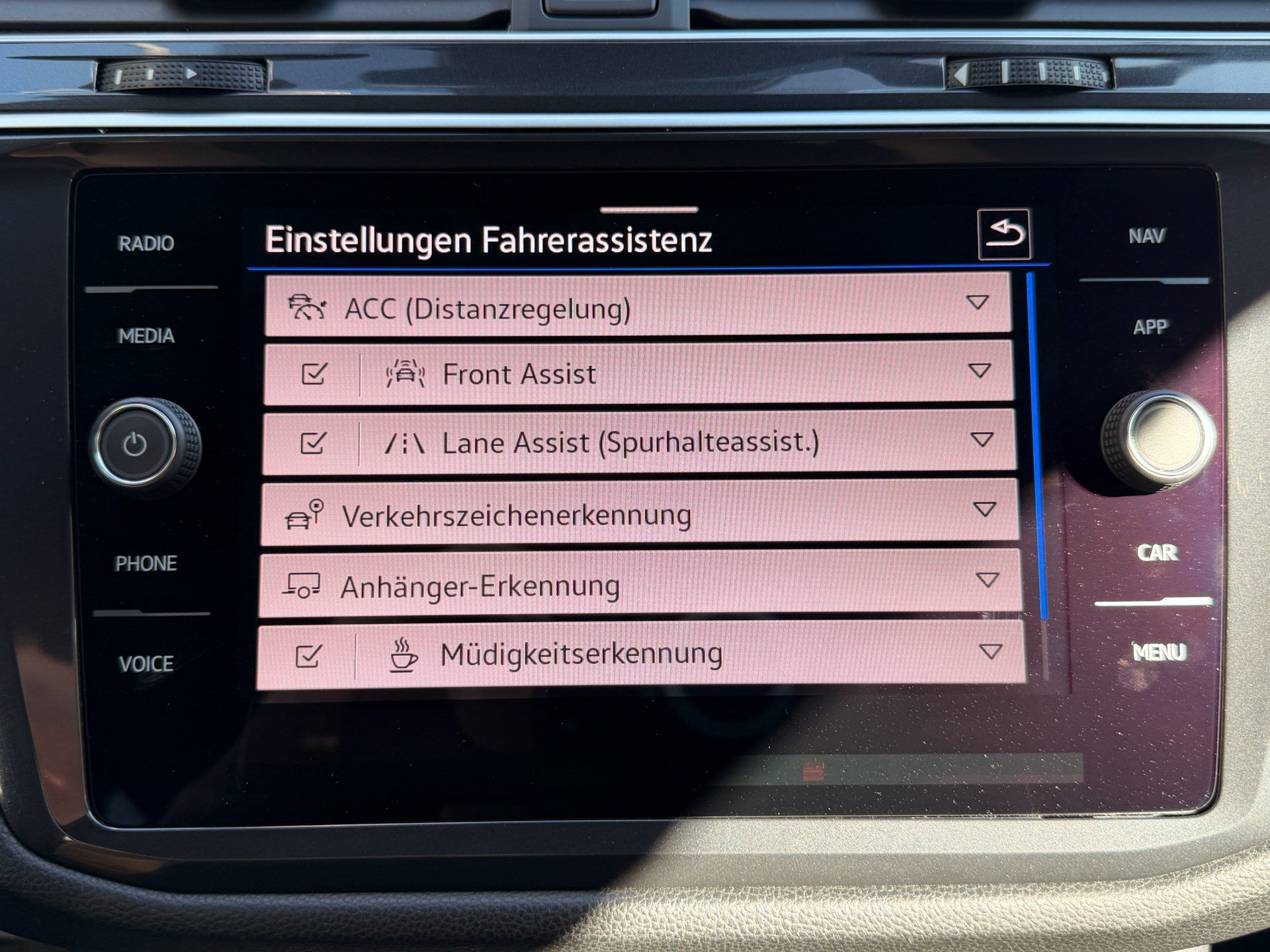 VW Tiguan Allspace R-LINE 4MOTION *** PANORAMAGLASDACH & 360 GRAD KAMERA ***-image-16