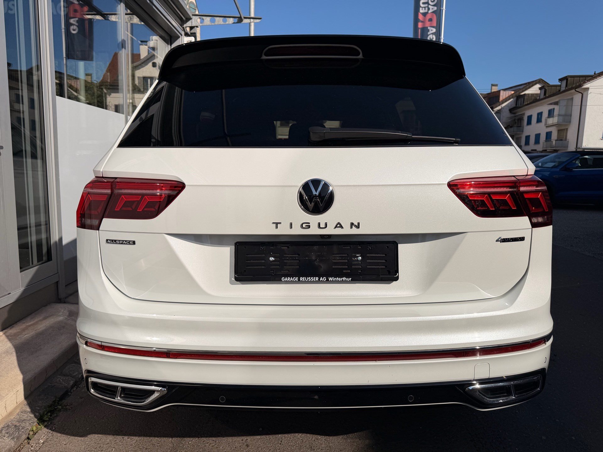 VW Tiguan Allspace R-LINE 4MOTION *** PANORAMAGLASDACH & 360 GRAD KAMERA ***-image-5