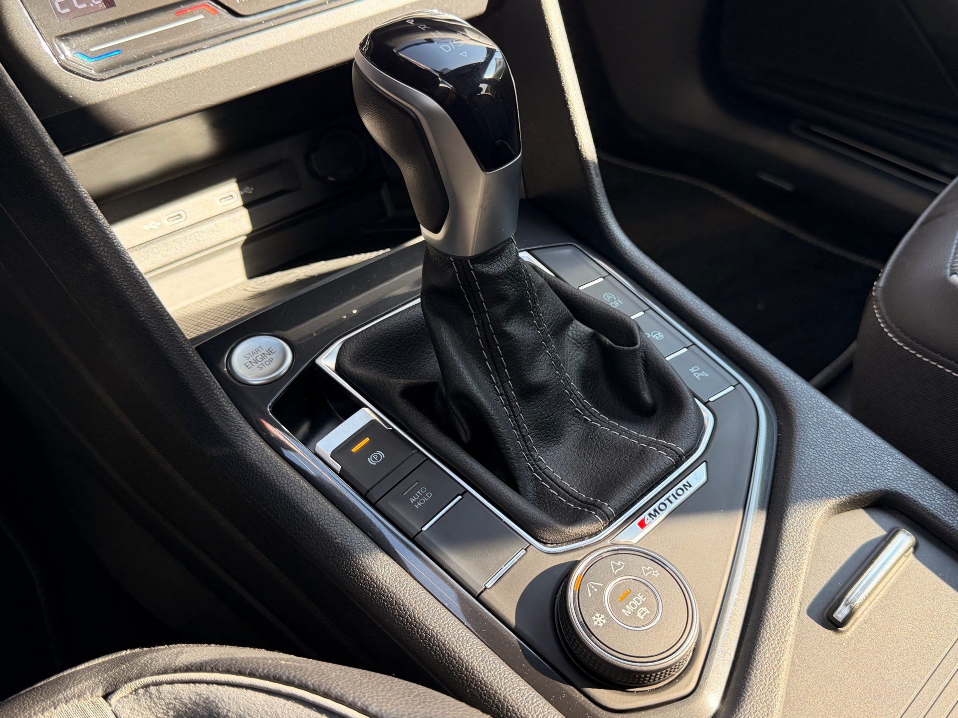 VW Tiguan Allspace R-LINE 4MOTION *** PANORAMAGLASDACH & 360 GRAD KAMERA ***-image-22