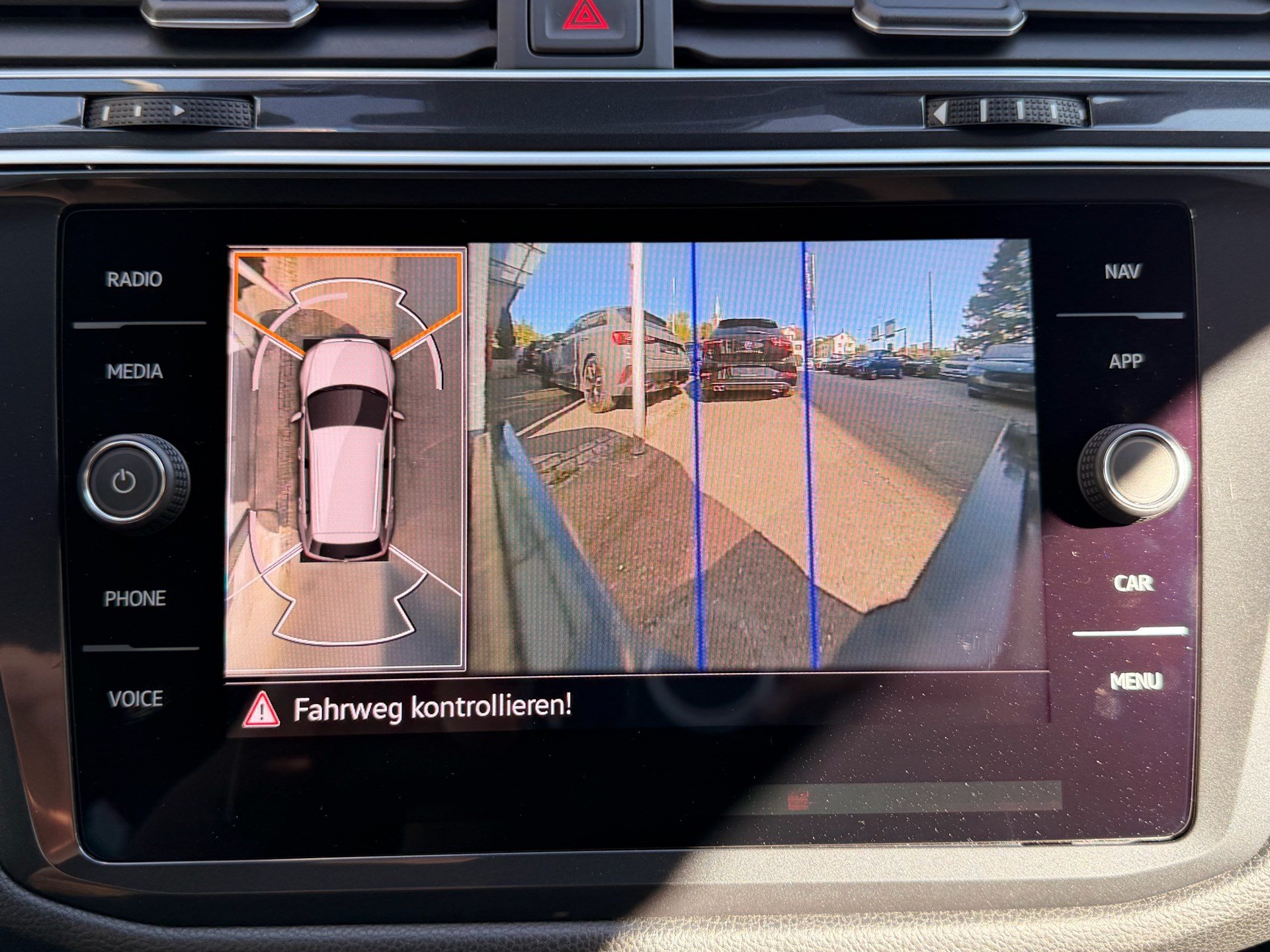 VW Tiguan Allspace R-LINE 4MOTION *** PANORAMAGLASDACH & 360 GRAD KAMERA ***-image-14