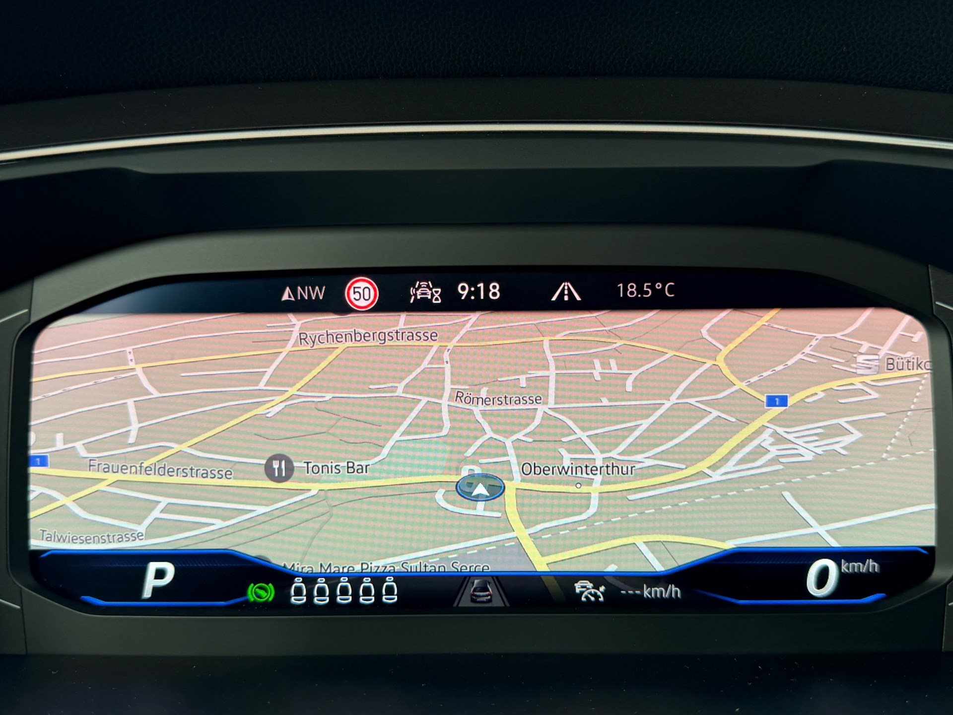 VW Tiguan Allspace R-LINE 4MOTION *** PANORAMAGLASDACH & 360 GRAD KAMERA ***-image-11