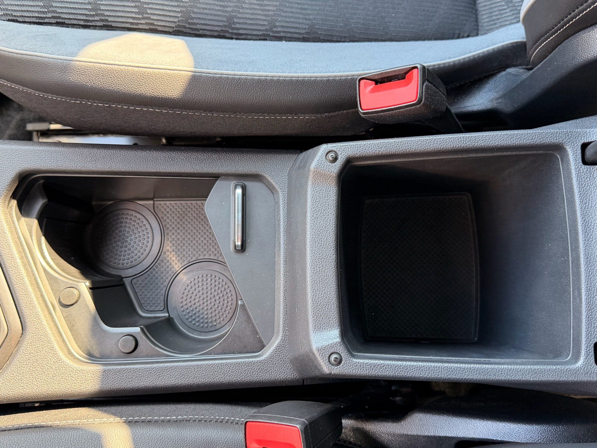 VW Tiguan Allspace R-LINE 4MOTION *** PANORAMAGLASDACH & 360 GRAD KAMERA ***-image-23