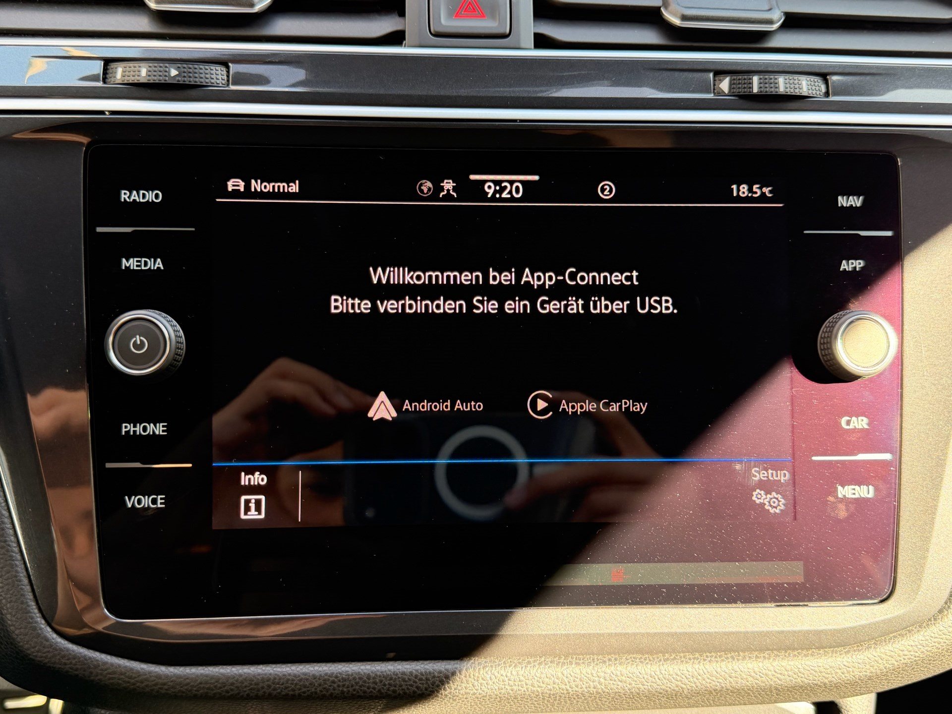 VW Tiguan Allspace R-LINE 4MOTION *** PANORAMAGLASDACH & 360 GRAD KAMERA ***-image-17