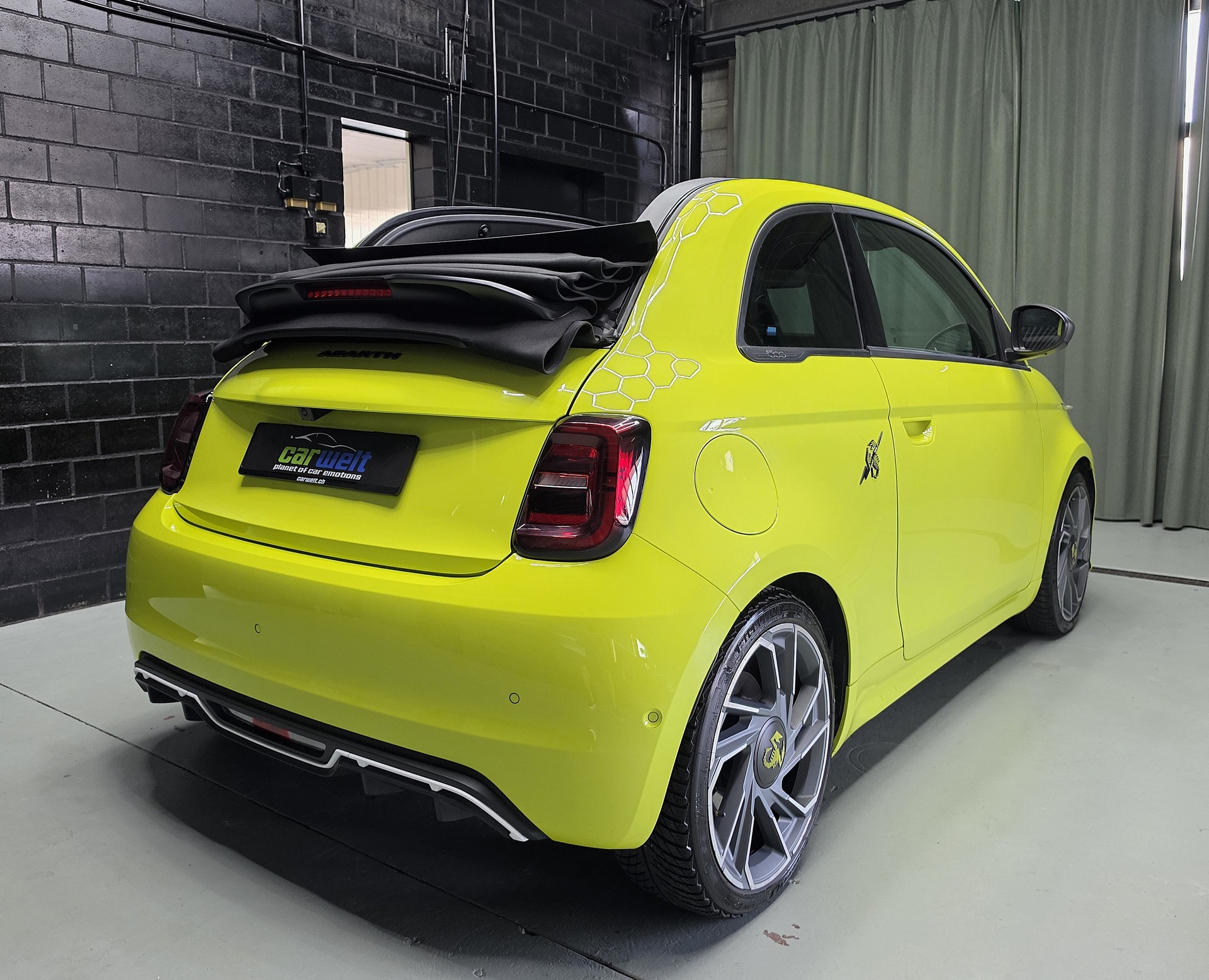 FIAT 500e Abarth Cabrio Scorpionissima