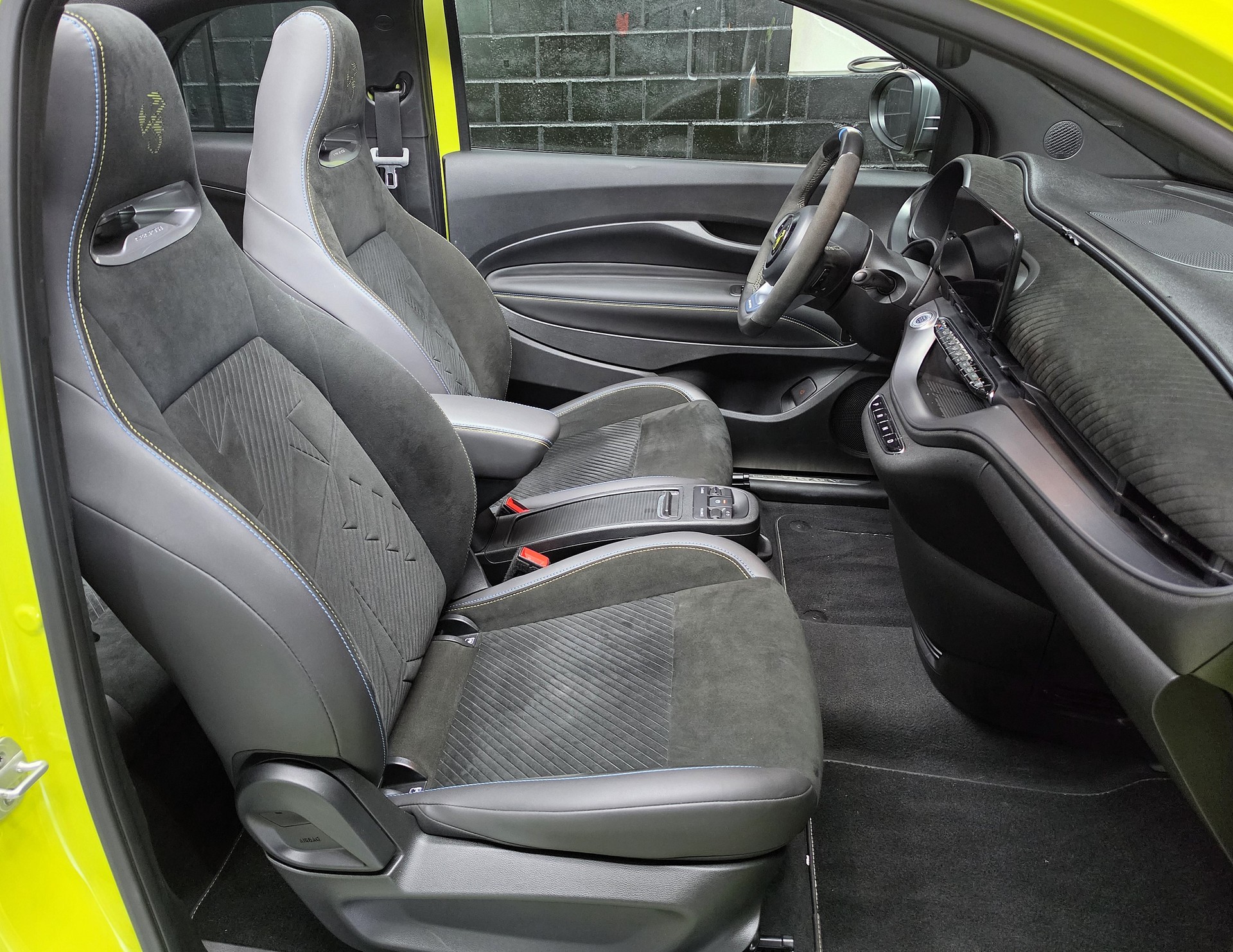 FIAT 500e Abarth Cabrio Scorpionissima-image-4