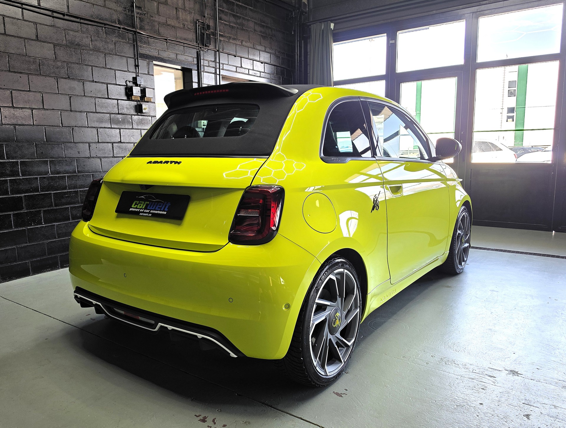FIAT 500e Abarth Cabrio Scorpionissima-image-7