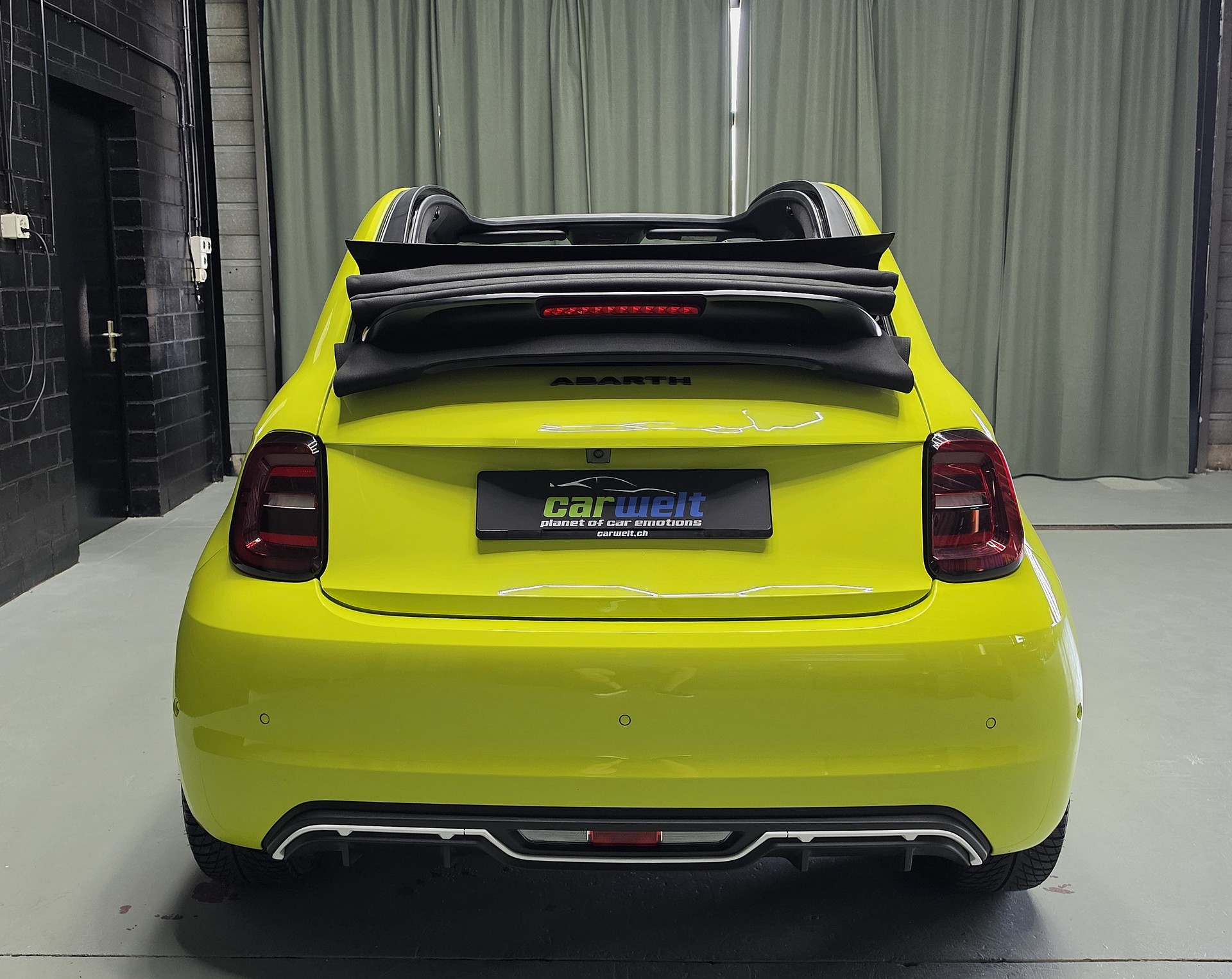 FIAT 500e Abarth Cabrio Scorpionissima-image-3