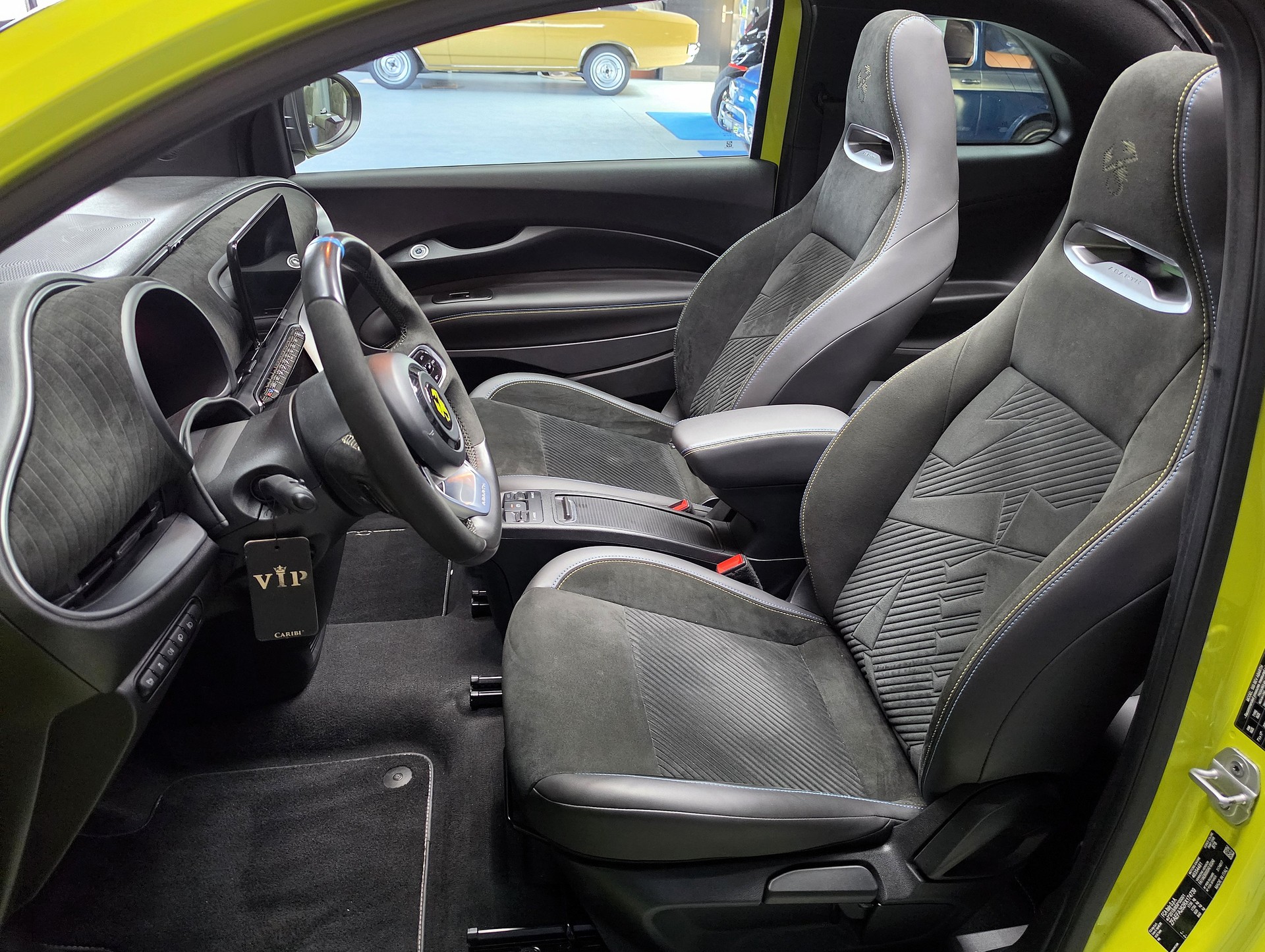 FIAT 500e Abarth Cabrio Scorpionissima-image-9