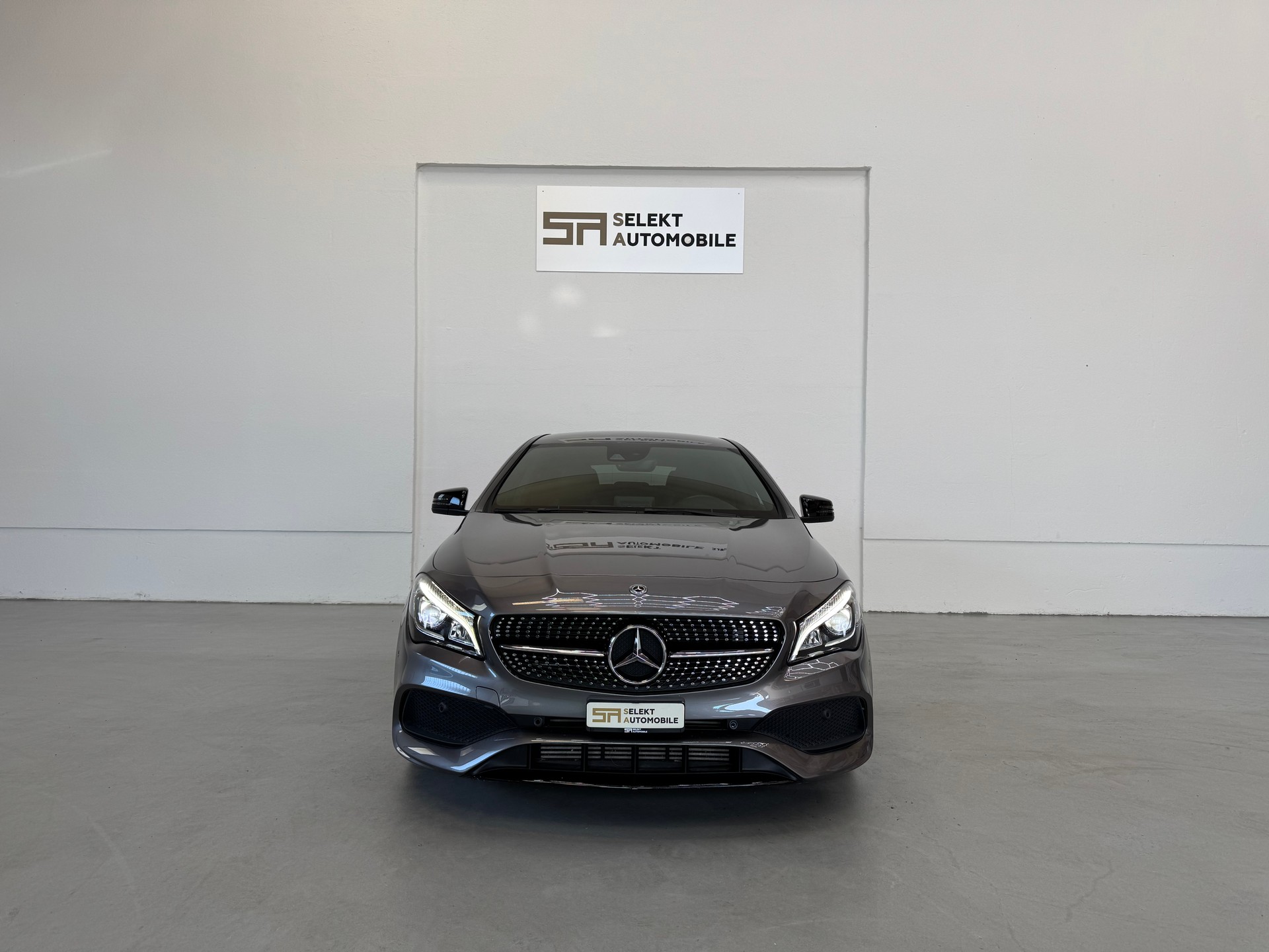 MERCEDES-BENZ CLA Shooting Brake 250 AMG Line 4Matic 7G-DCT-showroom-element-2