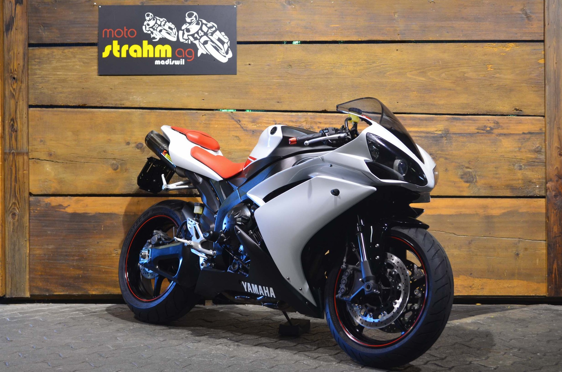 YAMAHA YZF-R1-image-0