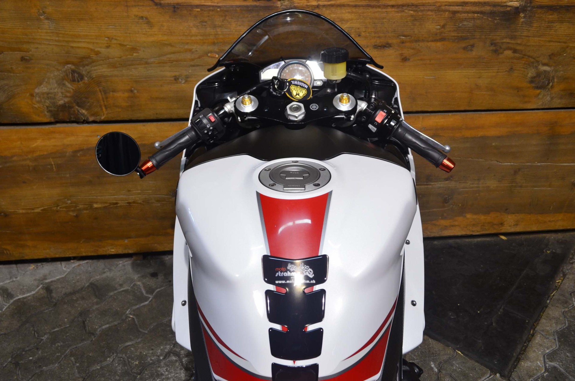 YAMAHA YZF-R1-image-2