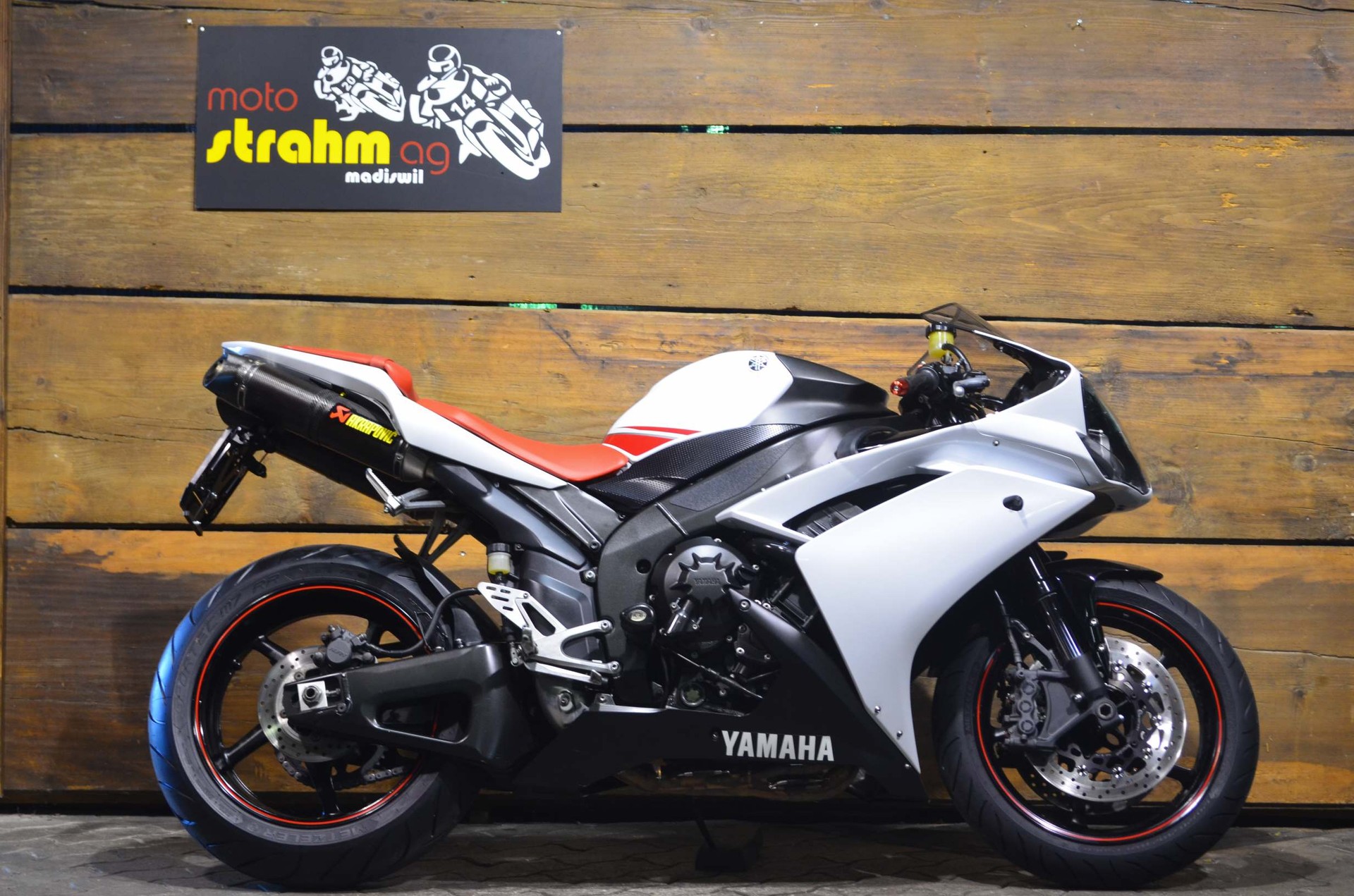 YAMAHA YZF-R1-image-1