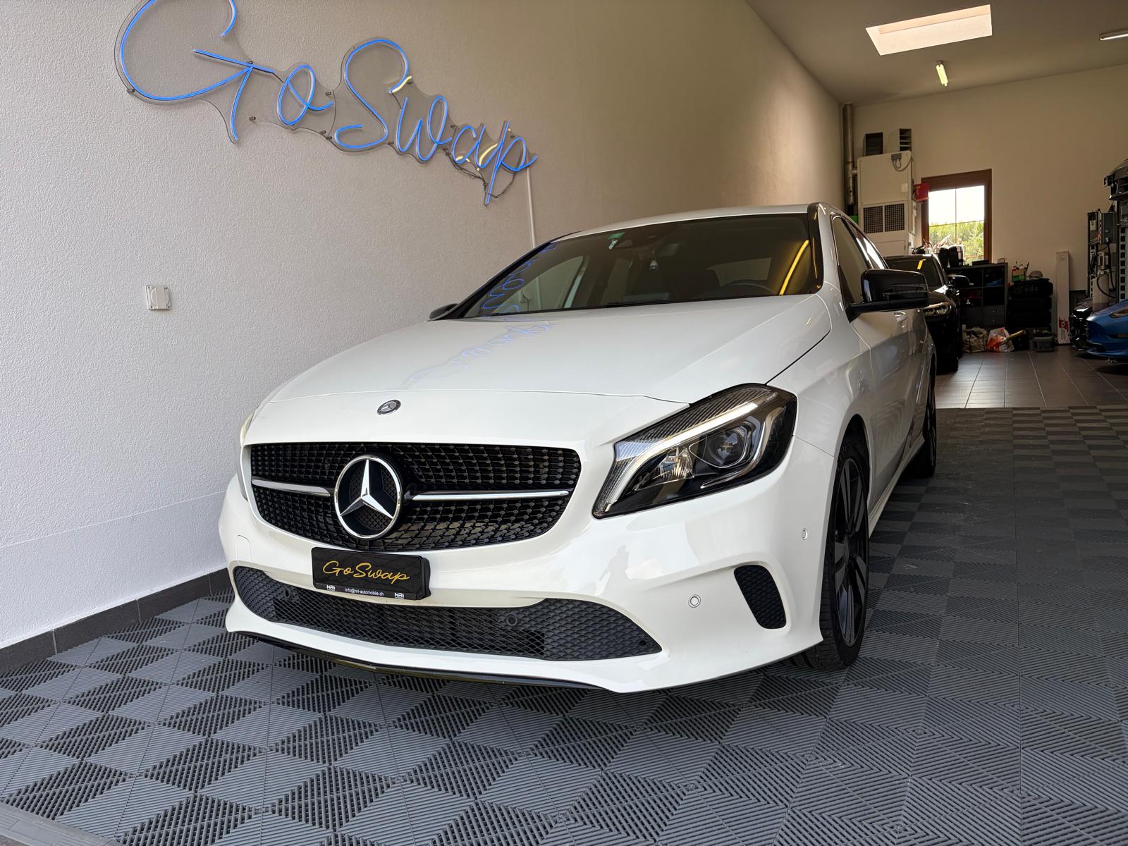 MERCEDES-BENZ A 200 Urban-showroom-element-1