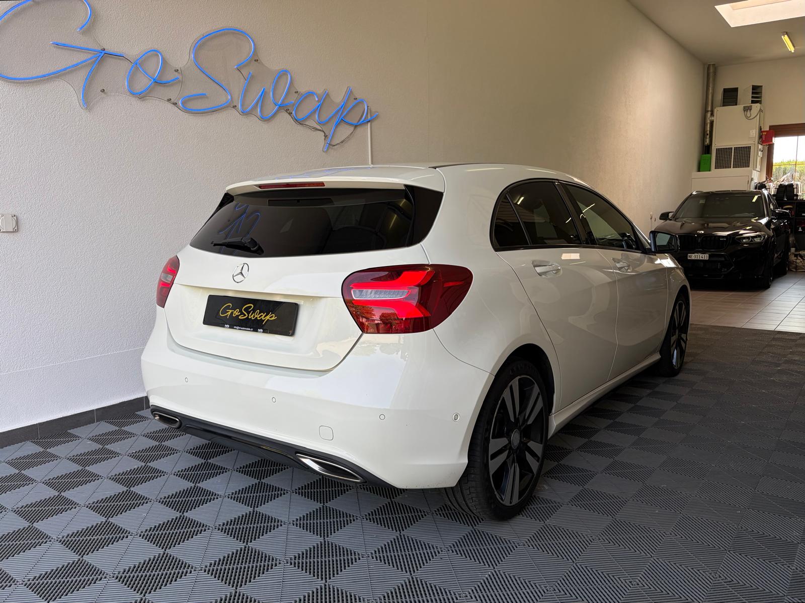 MERCEDES-BENZ A 200 Urban-showroom-element-2