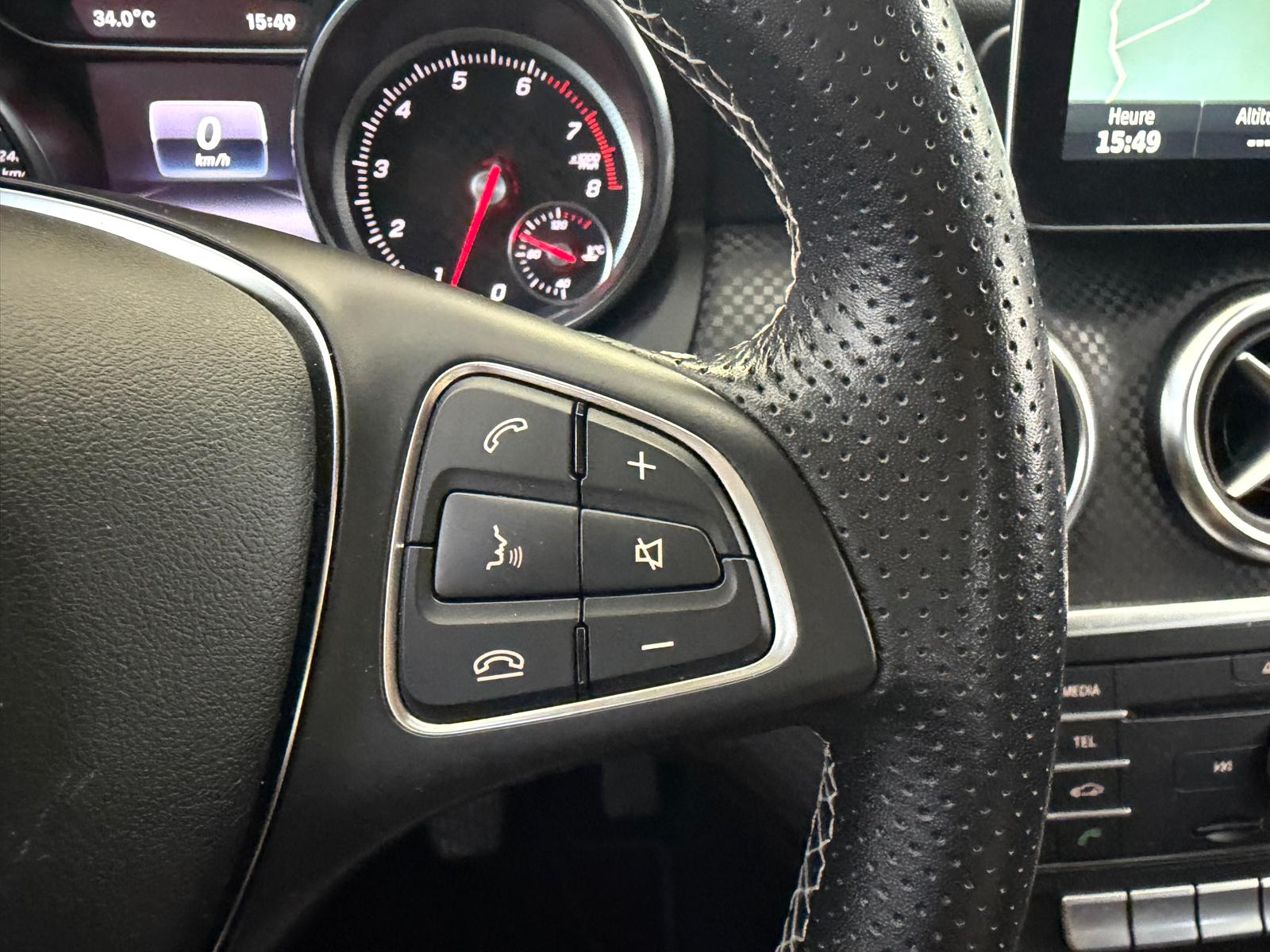 MERCEDES-BENZ A 200 Urban-image-16