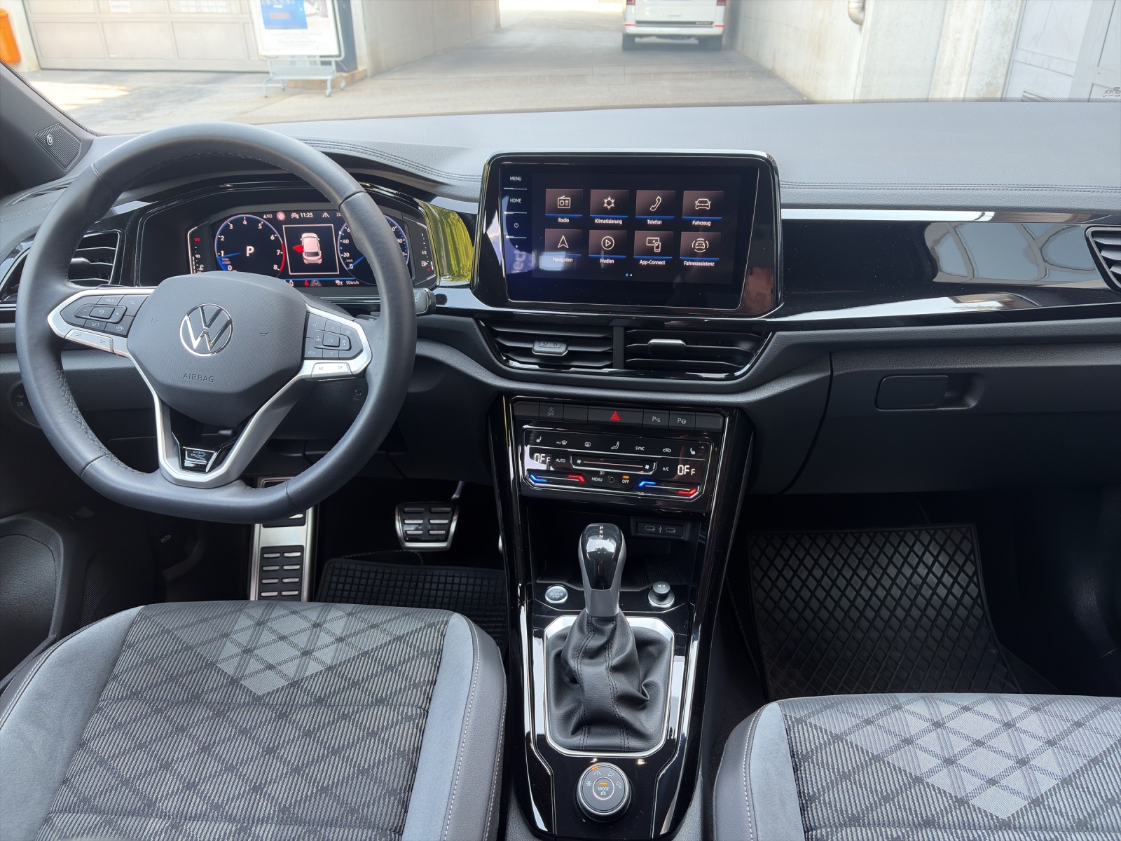 VW T-Roc 2.0 TSI 75 Edition DSG 4Motion-image-7