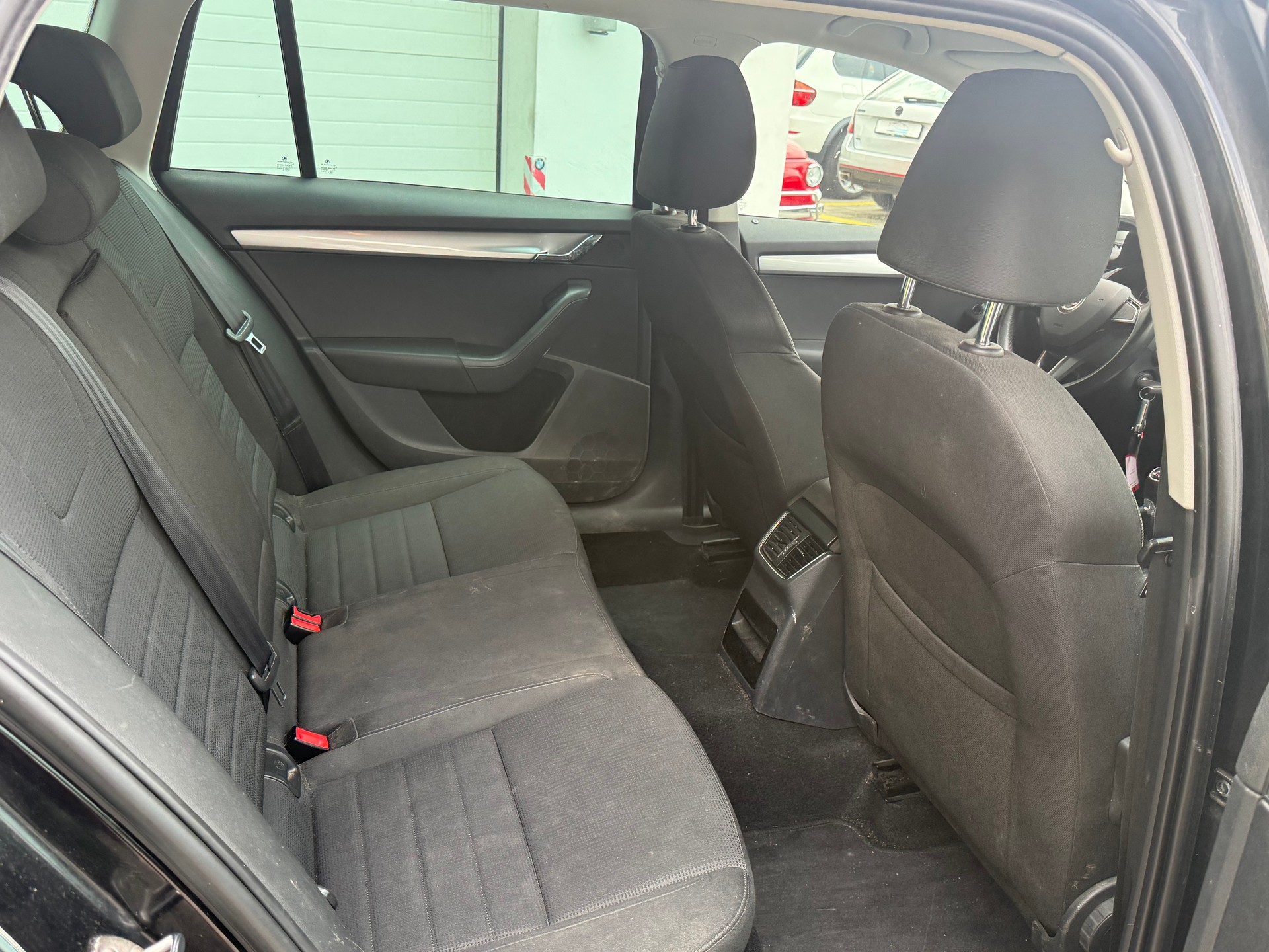 SKODA Octavia Combi 2.0 TDI Ambition 4x4-image-14