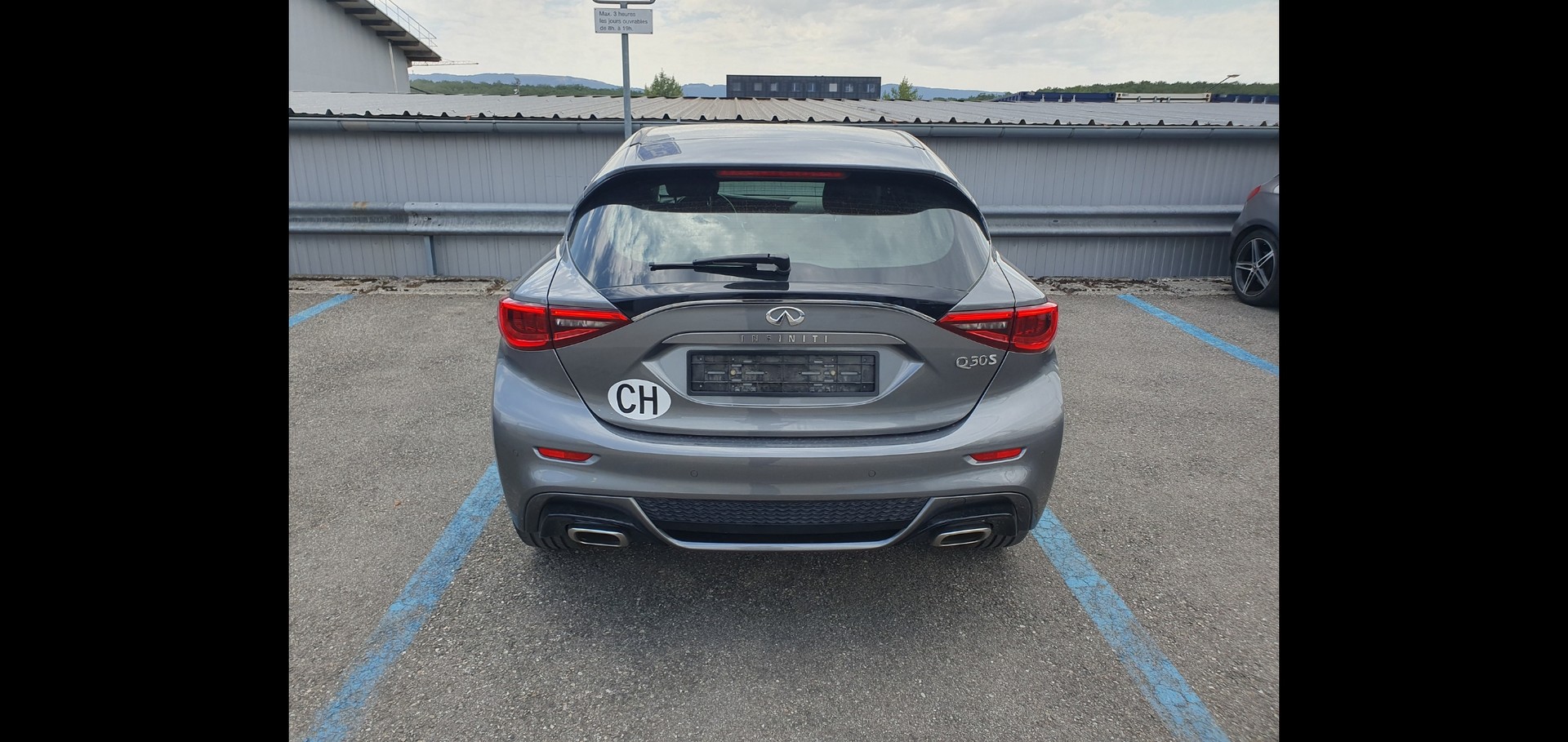 INFINITI Q30-image-3