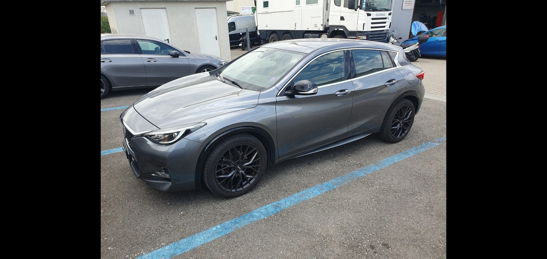 INFINITI Q30