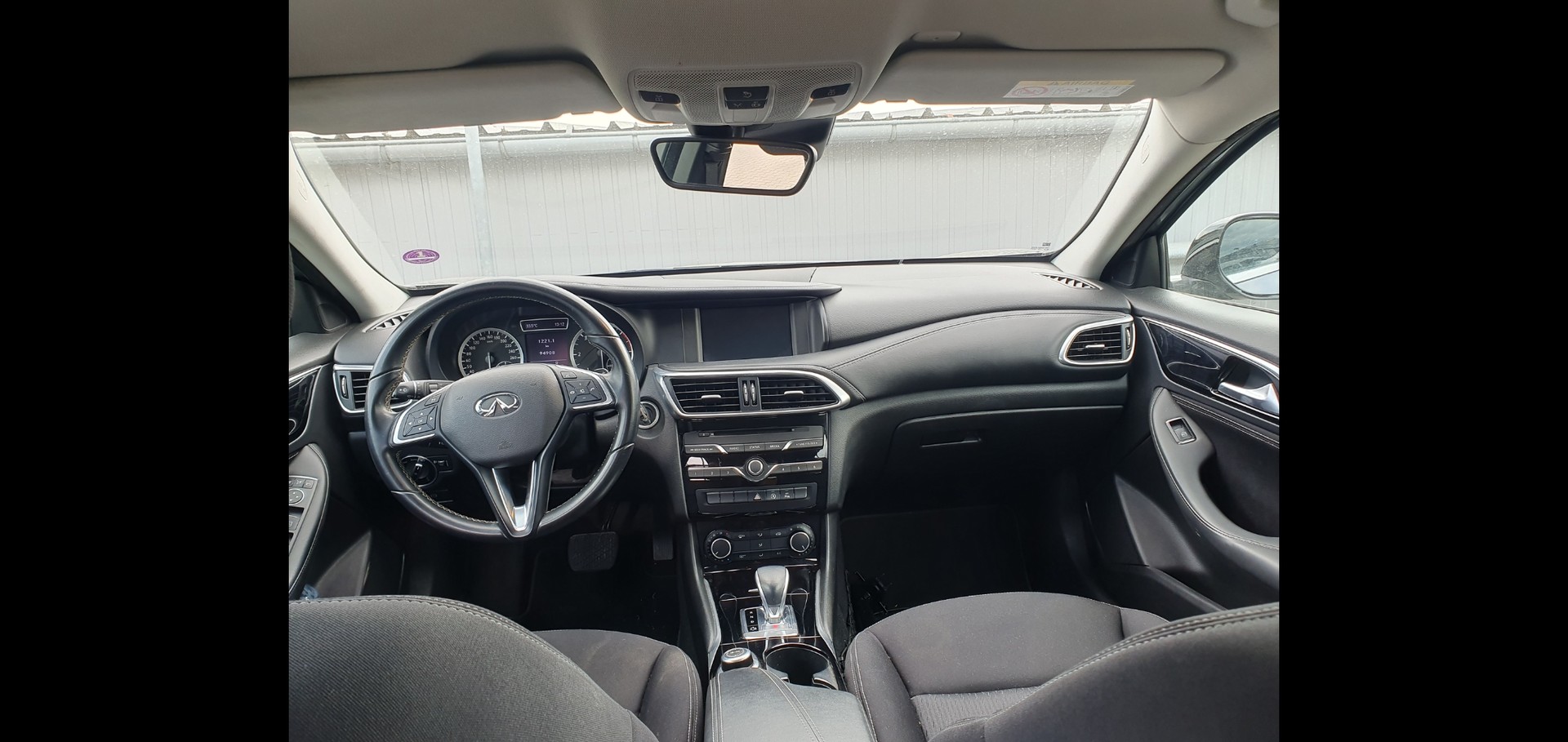 INFINITI Q30-image-4