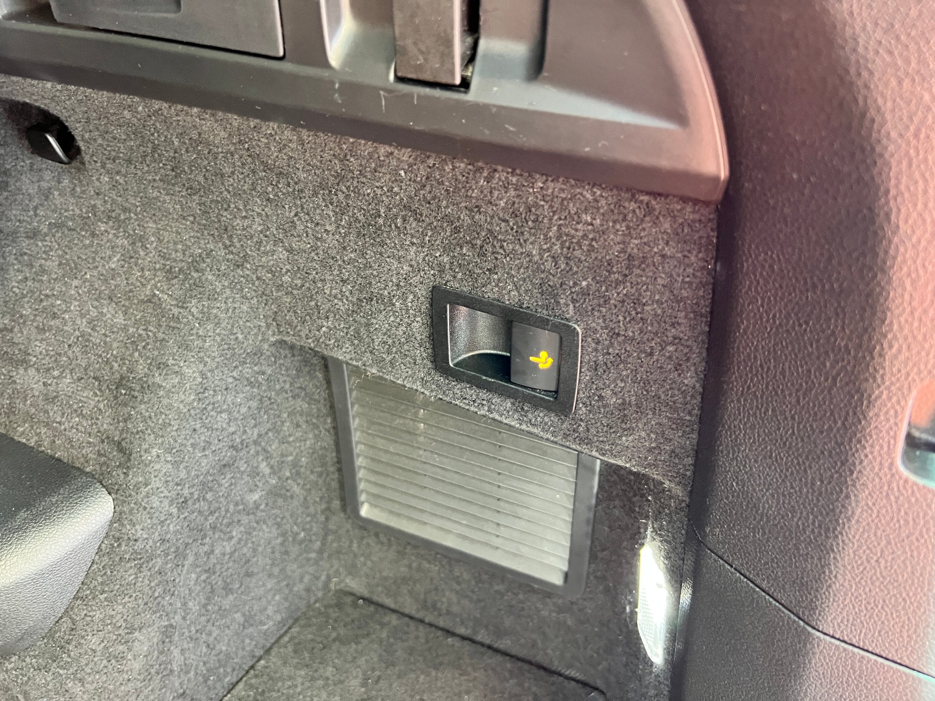SKODA Kodiaq 2.0 TSI 4x4 RS 245PS 7 Sitzer-image-24