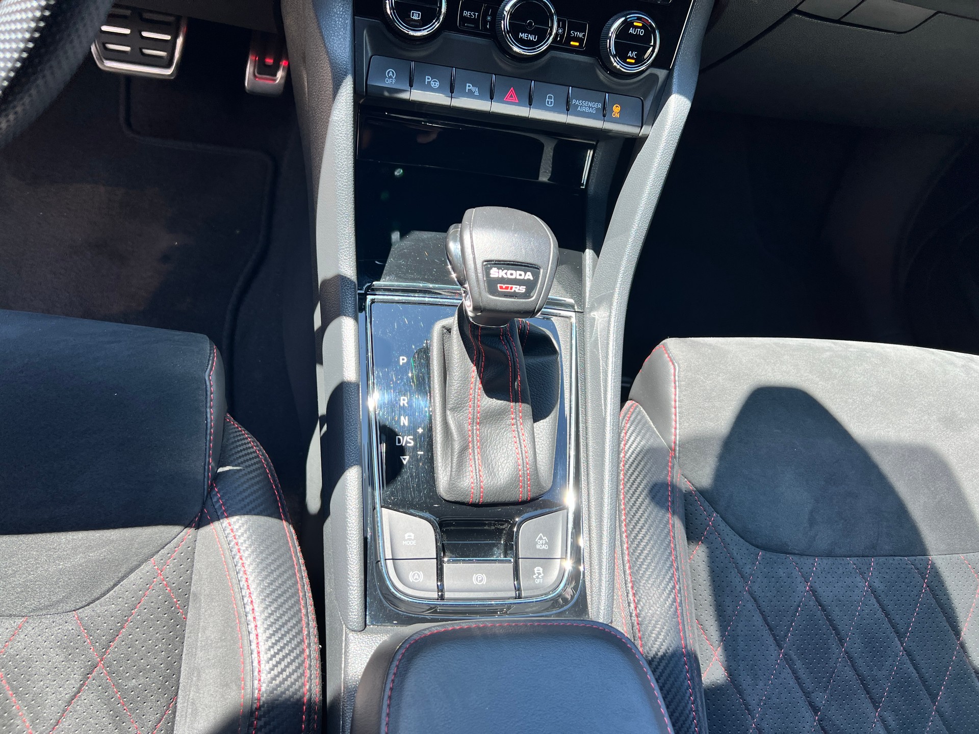 SKODA Kodiaq 2.0 TSI 4x4 RS 245PS 7 Sitzer-image-18