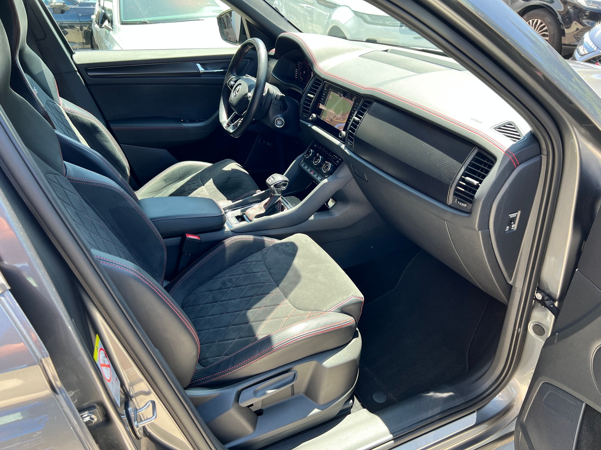 SKODA Kodiaq 2.0 TSI 4x4 RS 245PS 7 Sitzer-image-9
