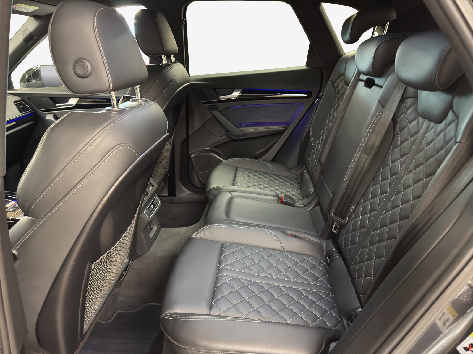AUDI Q5 40 TDI Black Edition quattro S-tronic-image-11