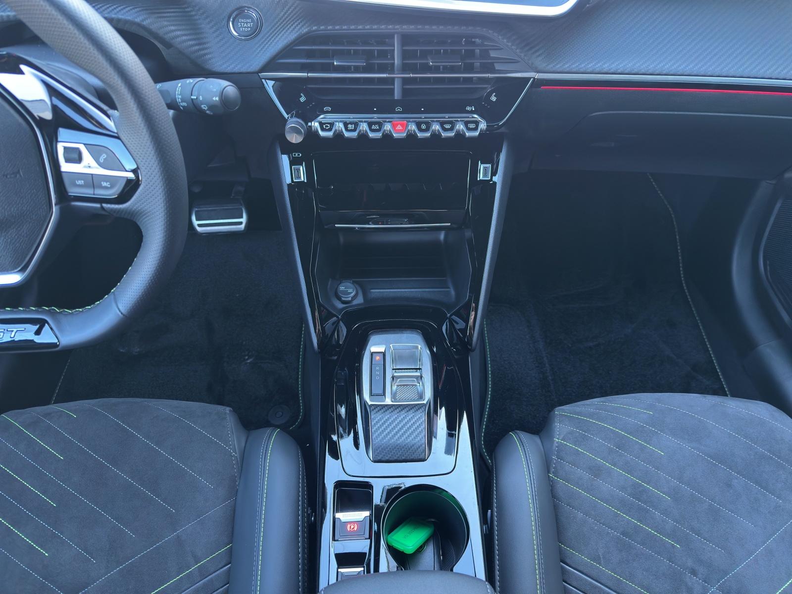 PEUGEOT 208 1.2 Hybrid 145 GT Exclusive-image-16