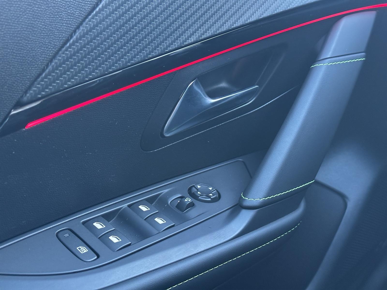 PEUGEOT 208 1.2 Hybrid 145 GT Exclusive-image-10