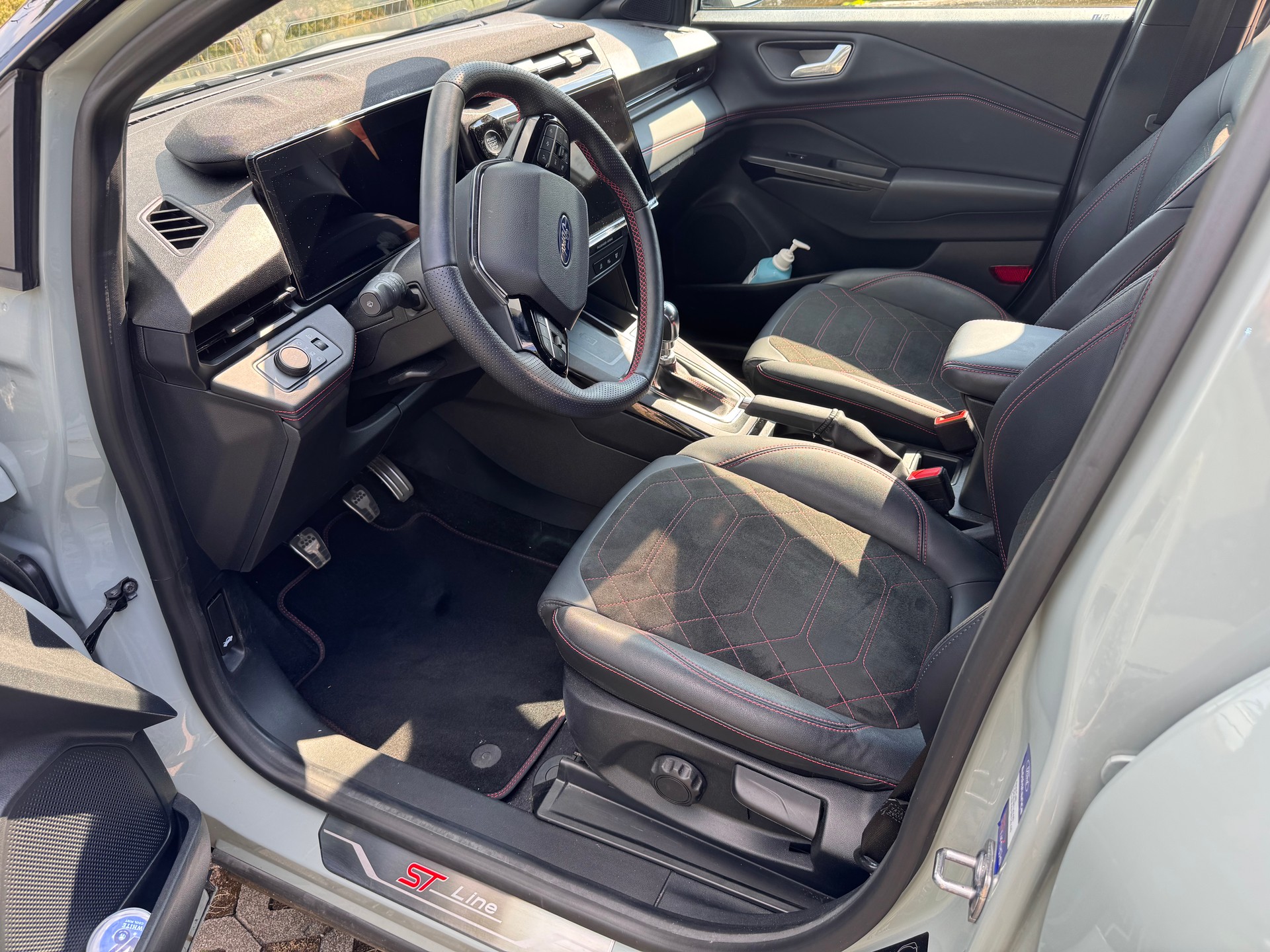 FORD 1.0 EcoB Hybrid 125 ST-Line-image-12