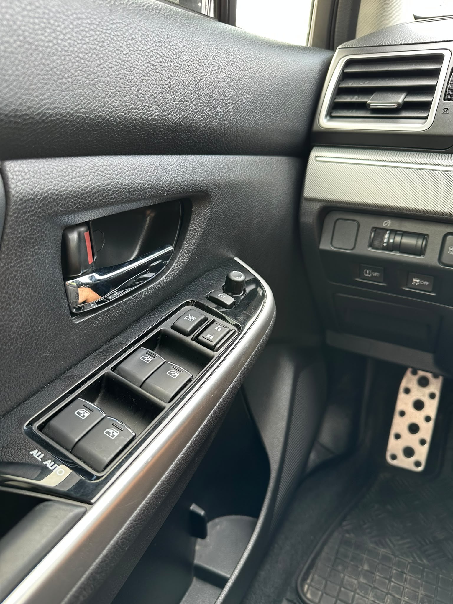 SUBARU Levorg 2.0i Swiss Plus AWD Lineartronic-image-23