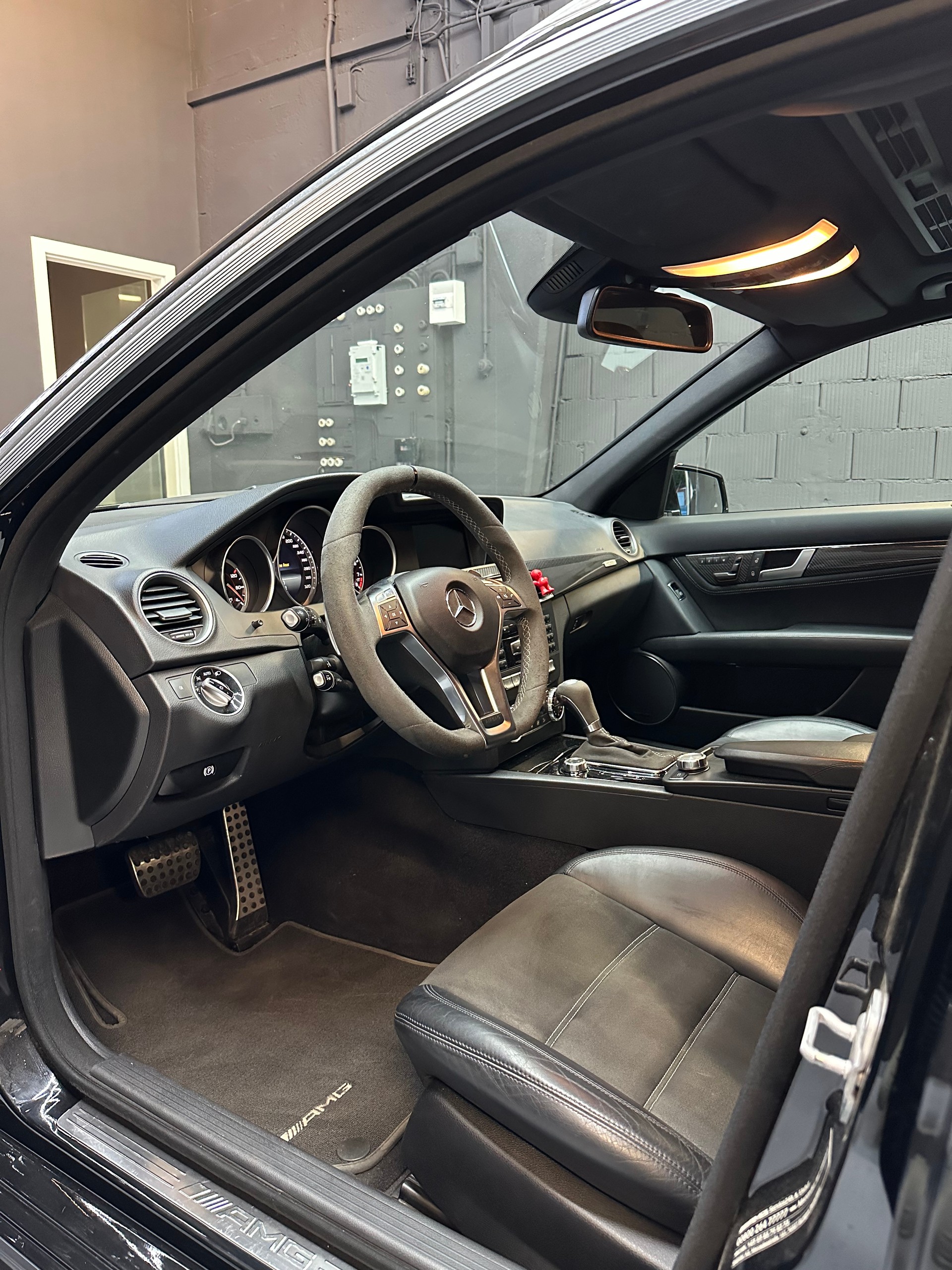 MERCEDES-BENZ C 63 AMG Edition 507 Speedshift MCT // 1of1 in Swiss🇨🇭 !! // full carbone // Sound H&K // Distronic // Leasing dès 859.--image-7