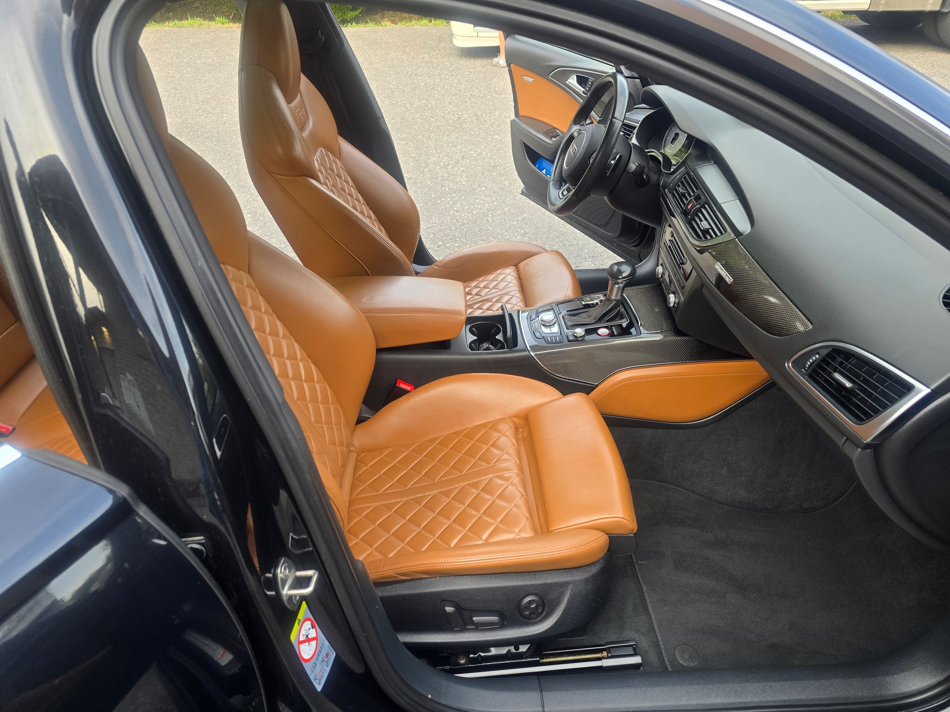 AUDI S6 Avant 4.0 TFSI V8 quattro S-tronic-image-16