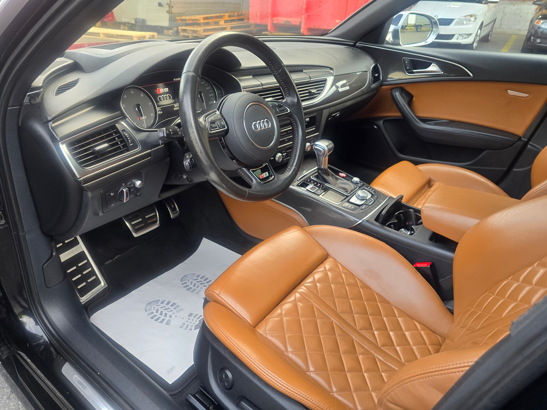 AUDI S6 Avant 4.0 TFSI V8 quattro S-tronic-image-12