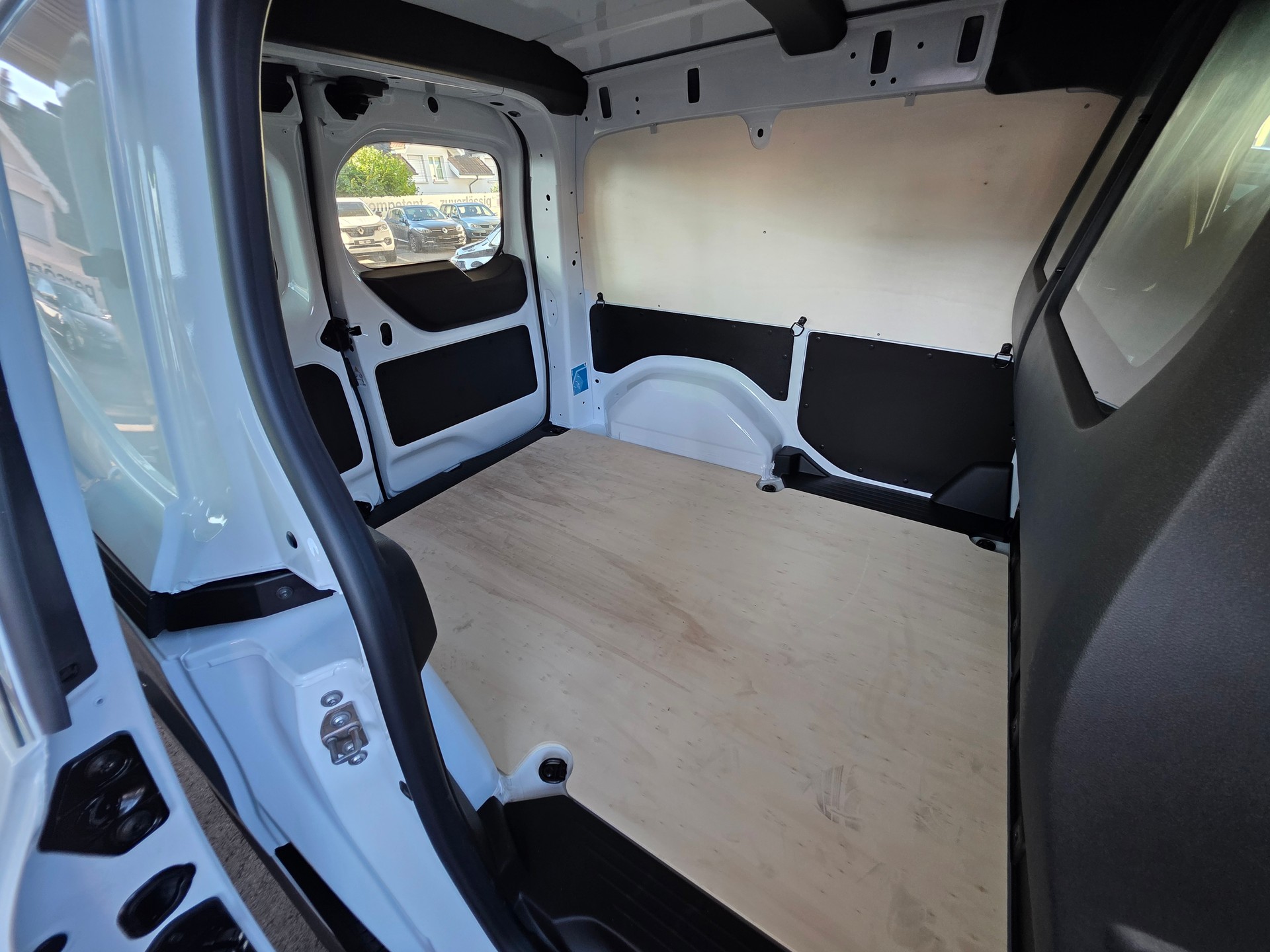 RENAULT Kangoo Van 1.3TCe Standard 130 PF Extra-image-6