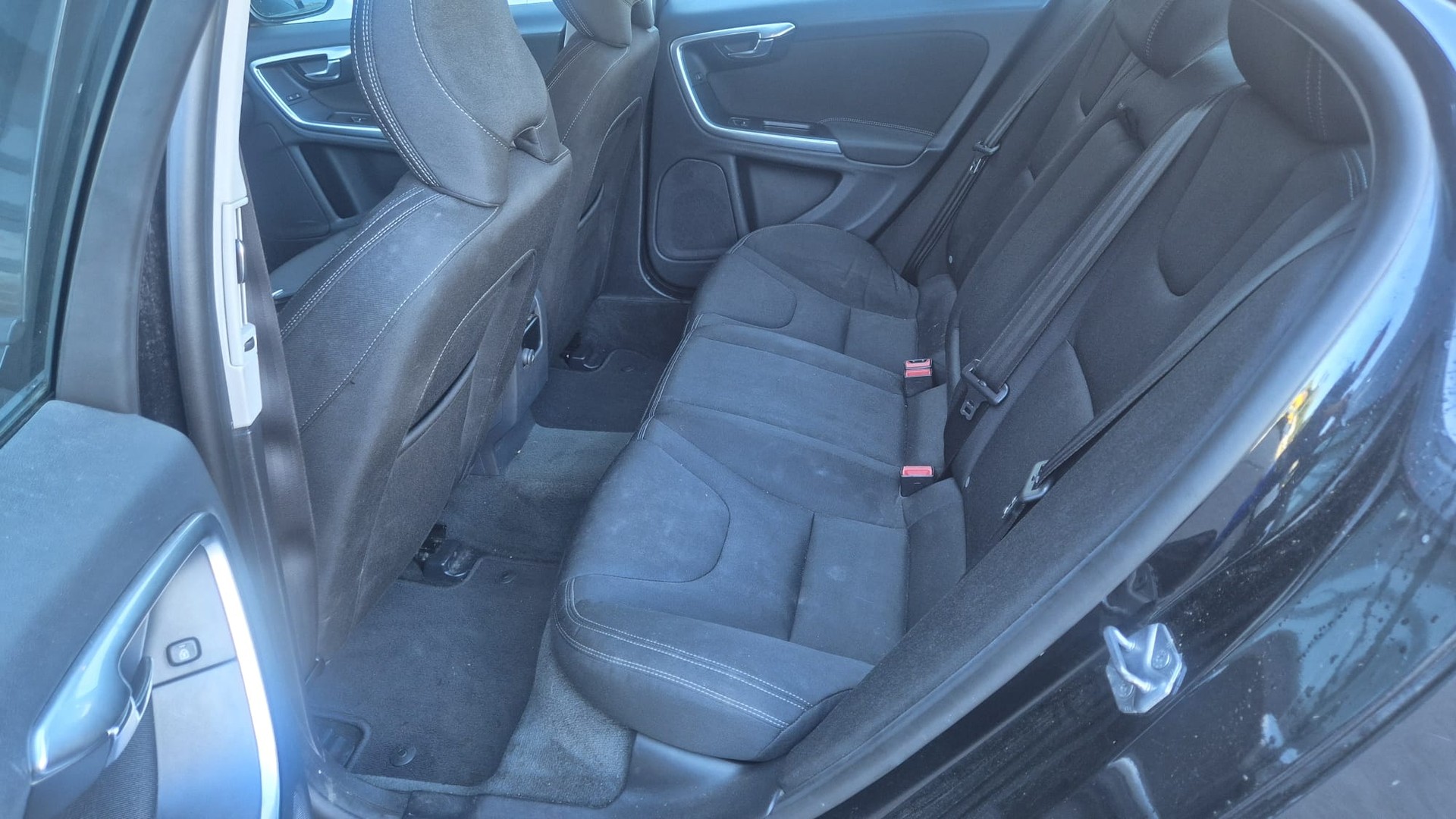 VOLVO S60 D4-image-10